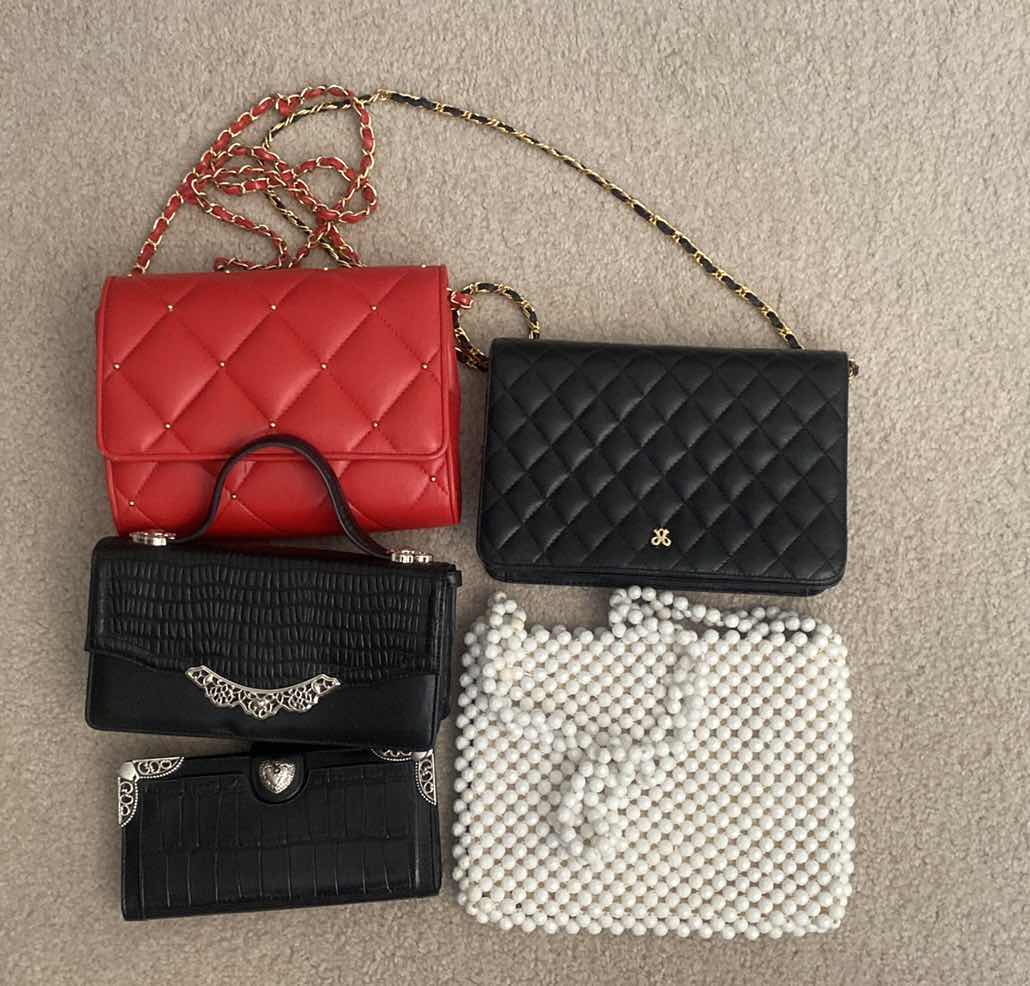 Photo 1 of WOMENS HANDBAG ASSORTMENT