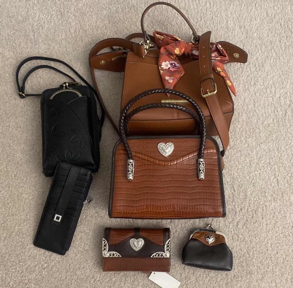 Photo 1 of WOMENS HANDBAG ASSORTMENT