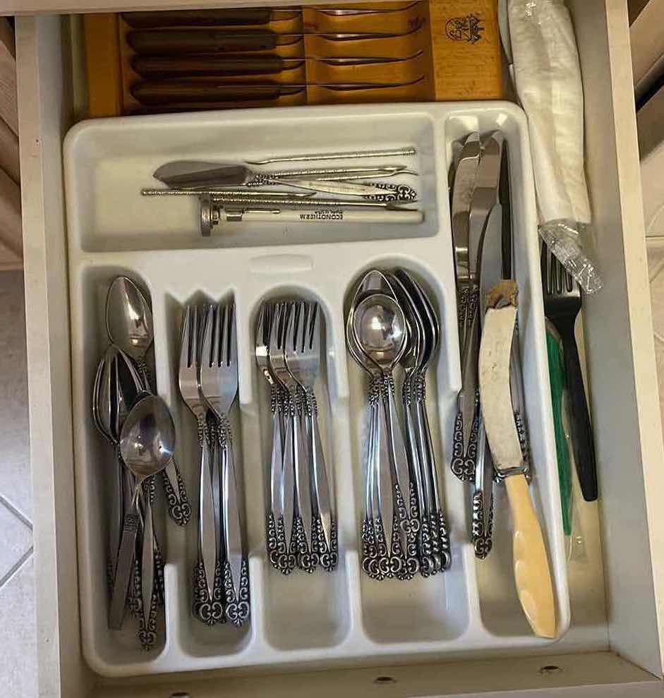 Photo 1 of CONTENTS OF KITCHEN DRAWER- SILVERWARE & KNIVES