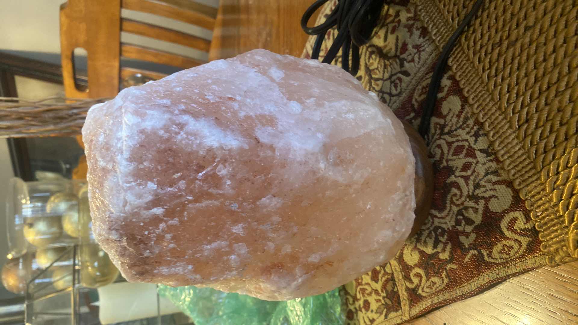 Photo 1 of SALT LAMP H9”