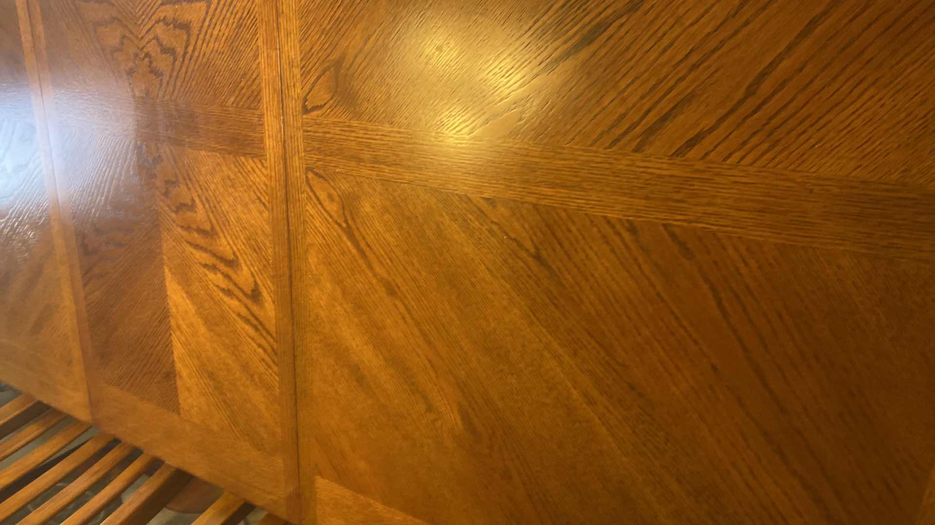 Photo 1 of OAK DINING ROOM SET WITH 6 DINING ROOM CHAIRS SHOWN WITH 1 LEAF MEASURES 80“ x 41 1/2“ H30” (LEAF IS 18”)
