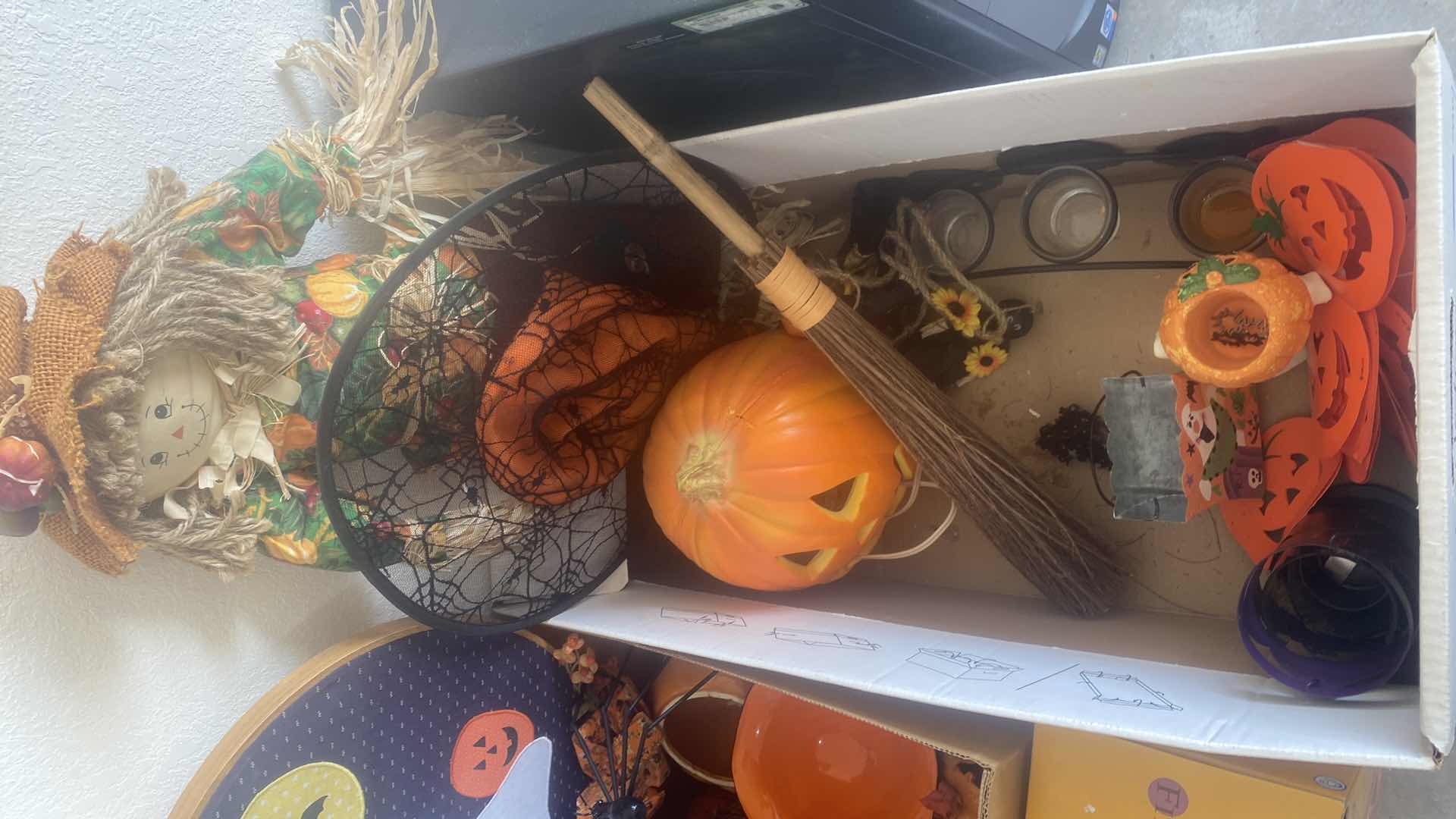Photo 1 of HALLOWEEN DECOR
