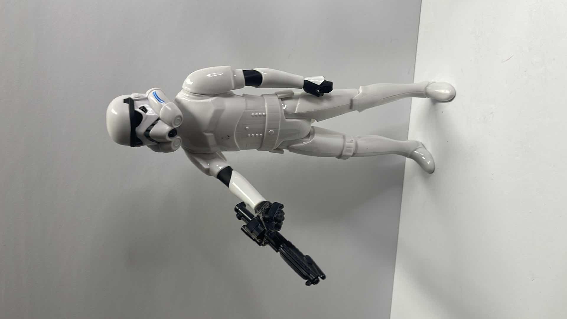 Photo 3 of STAR WARS SHADOWS OF THE EMPIRE PRINCE XIZOR  & 12” CLONE TROOPER - RETAIL PRICE $