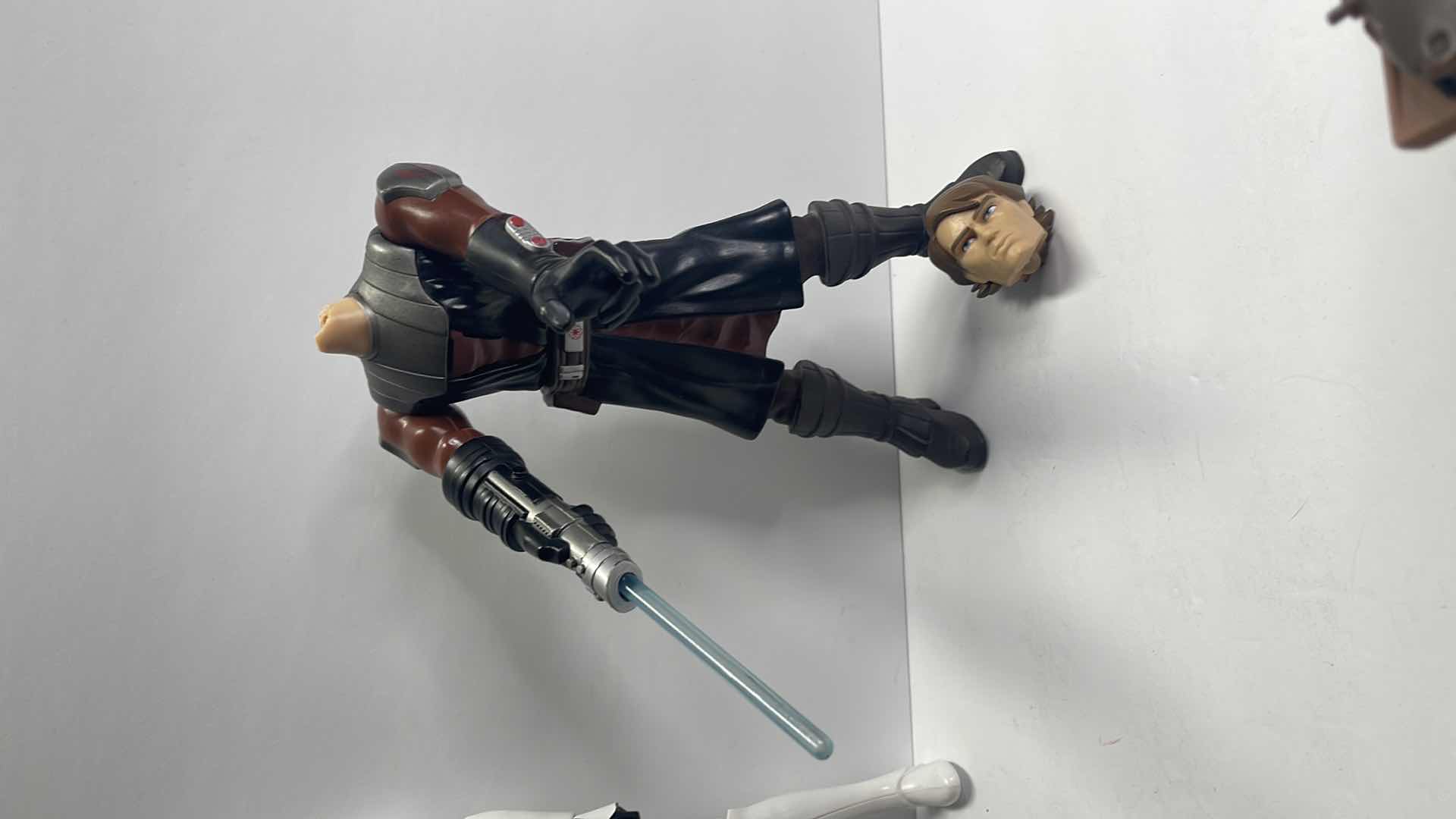 Photo 3 of STAR WARS ACTION FIGURE 2009 ANAKIN SKYWALKER TALKING FEATURE WORKS, LARGE 10IN - RETAIL PRICE $20.00