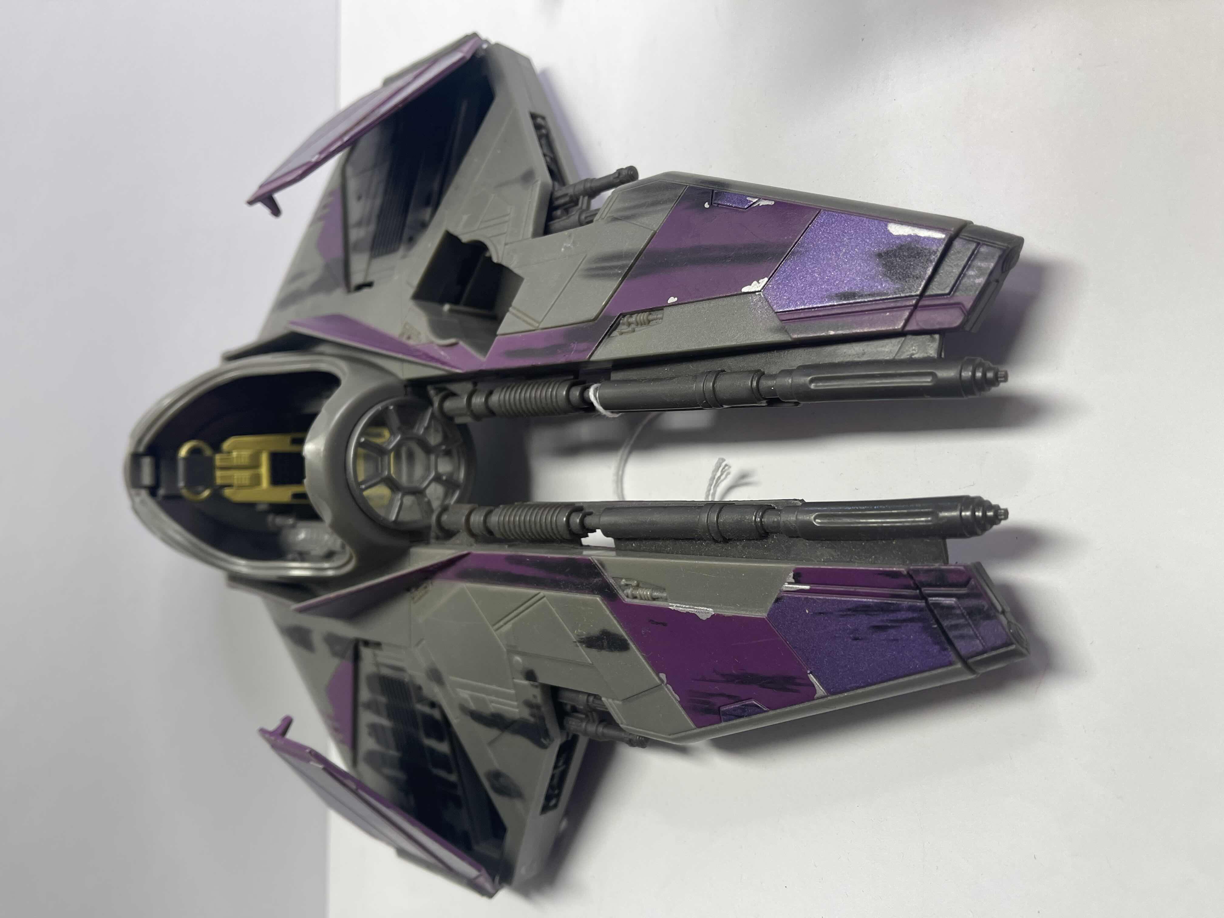 Photo 1 of STAR WARS SAGA COLLECTION MACE WINDU JEDI STAR FIGHTER 12” VEHICLE 2004 - “ MISSING PIECES “ - RETAIL PRICE $ 50