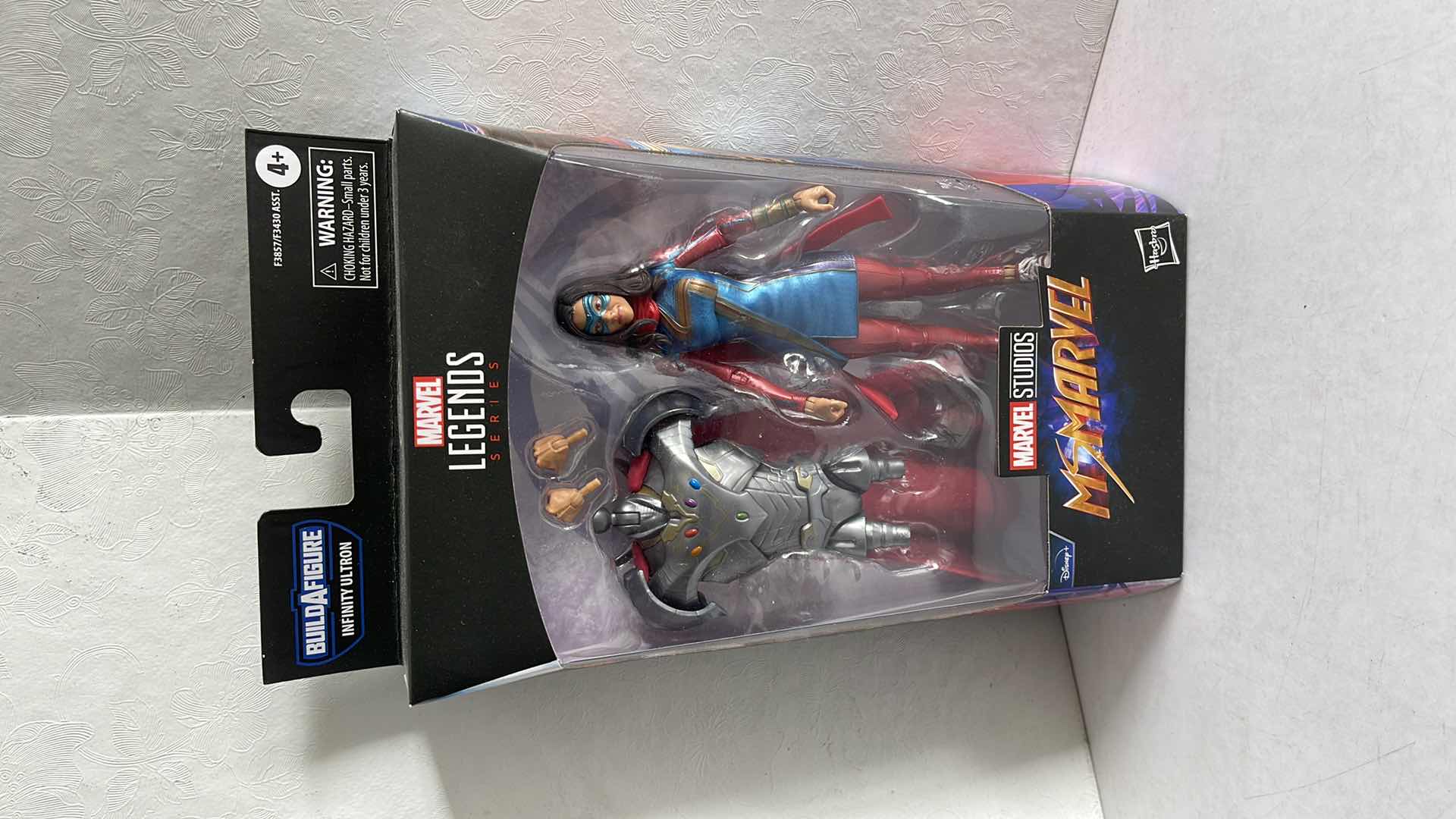 Photo 1 of NIB MARVEL LEGENDS SERIES MARVEL STUDIOS MS MARVEL MSRP $27.99