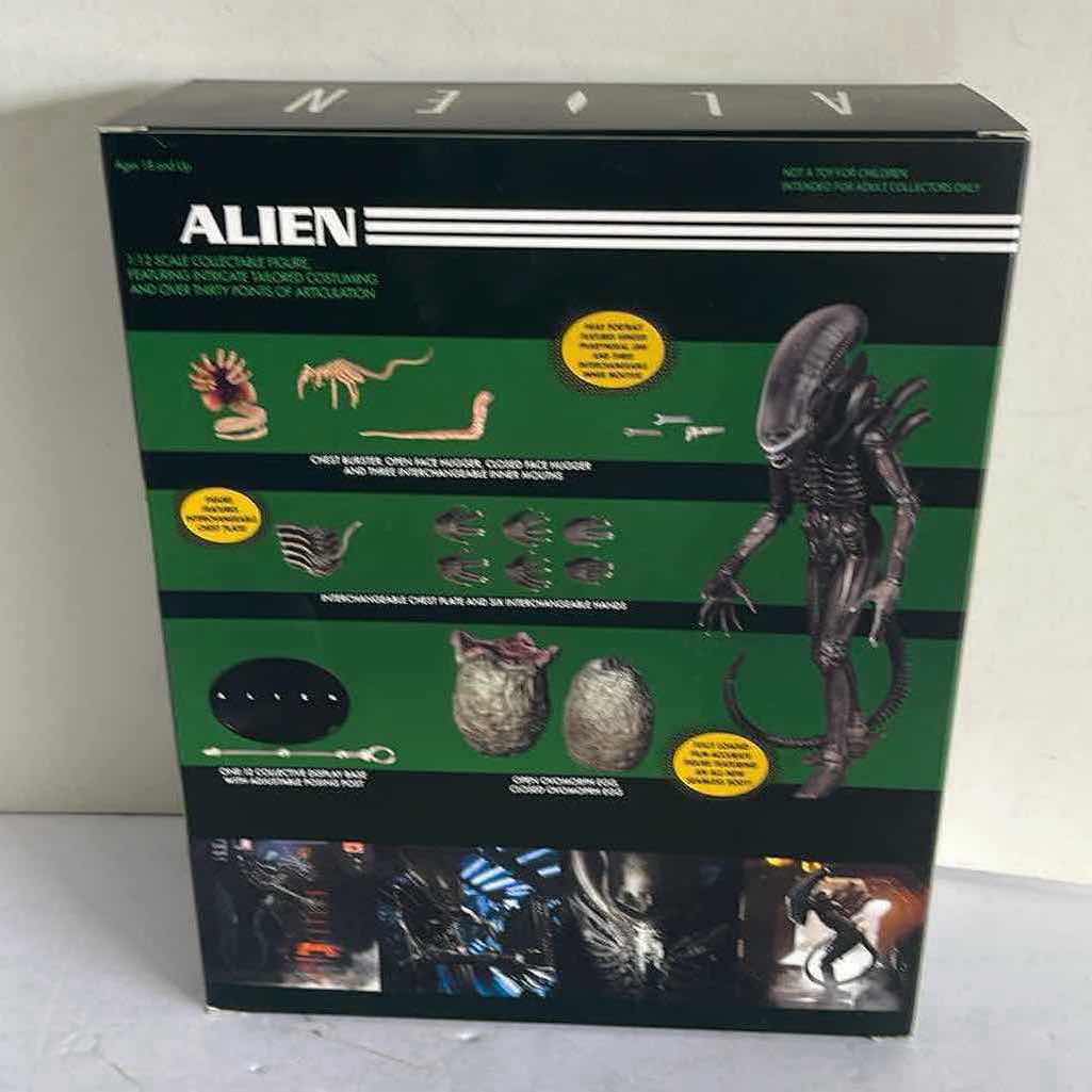 Photo 2 of NIB MEZCO ALIEN ONE:12 COLLECTIVE ACTION FIGURE WITH ACCESSORIES MSRP $69.99