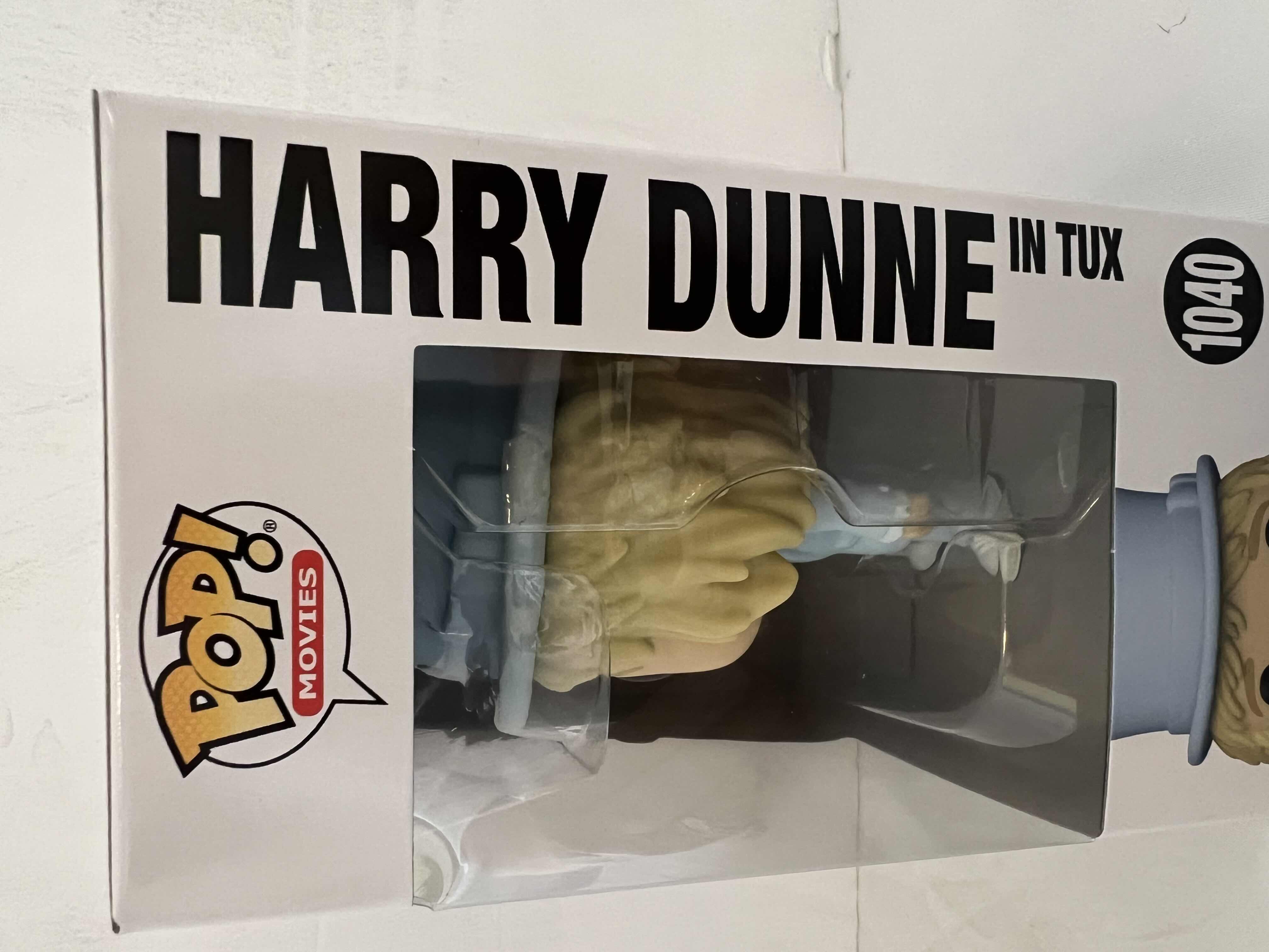 Photo 3 of NEW FUNKO POP! MOVIES DUMB AND DUMBER #1040 “HARRY DÜNNE IN TUX” VINYL FIGURE 