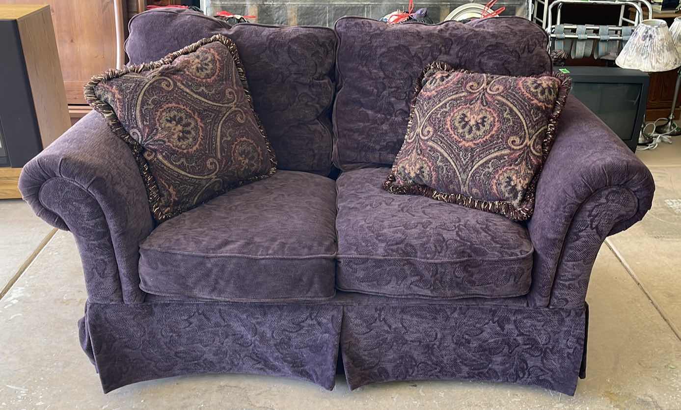Photo 1 of LOVE SEAT W DECOR PILLOWS PURPLE LEAF PATTERN UPHOLSTERY 40” X 64” H34”