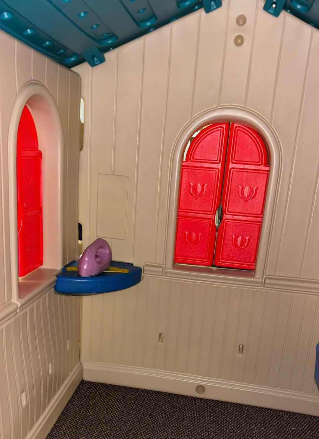 Photo 5 of LITTLE TIKES COTTAGE HOME PLAYHOUSE 43” X 48” H50”