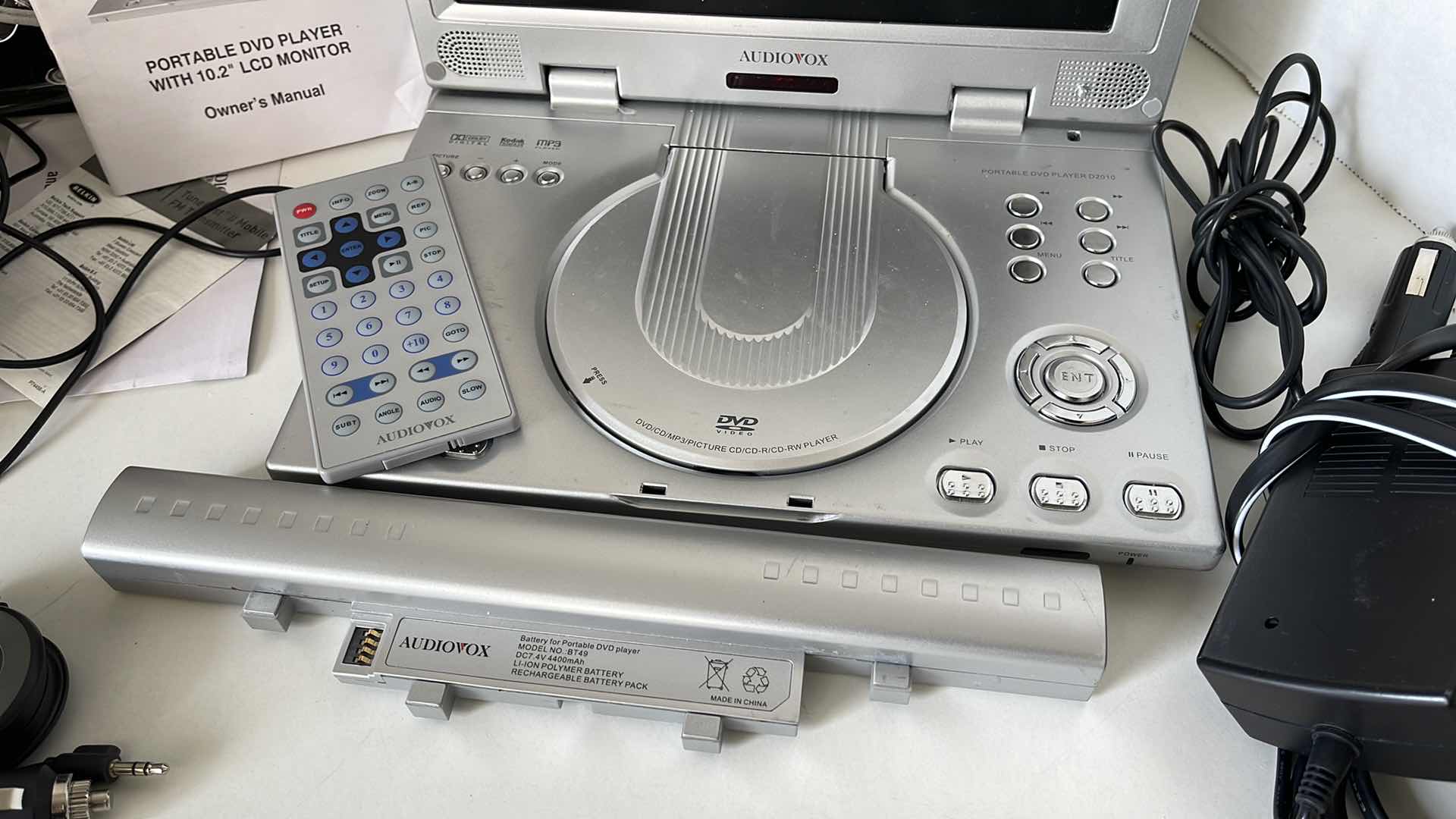 Photo 2 of AUDIOVOX DVD PLAYER 10.2” LCD MONITOR & REMOTE W HEADPHONES & BELKIN FM TRANSMITTER (MODEL D2010)