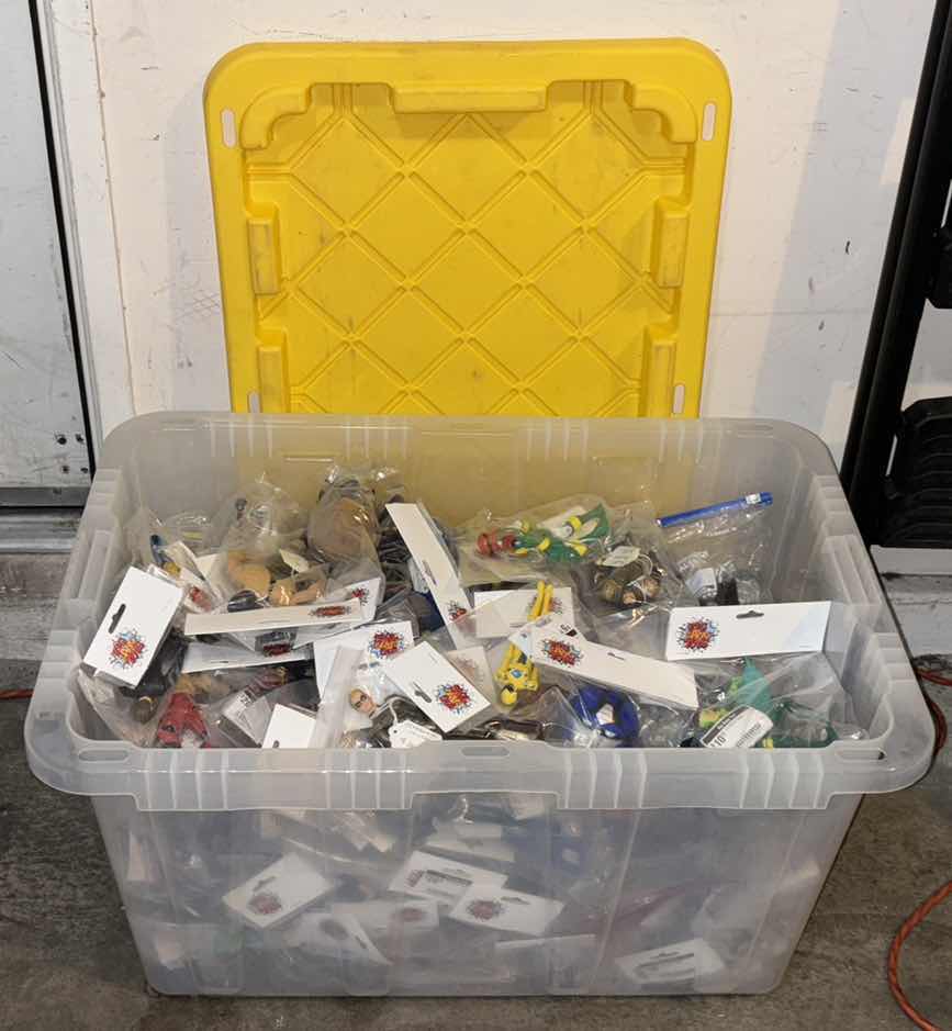 Photo 1 of 27 GAL HDX TOUGH TOTE  FULL OF LOOSE VINTAGE/CURRENT ACTION FIGURES, (WORTH $1000+) **NO RETURNS TO NELLIS**