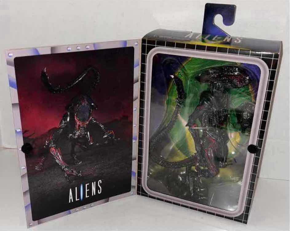 Photo 2 of NEW NECA ALIENS ACTION FIGURE & ACCESSORIES, "NIGHT COUGAR ALIEN W MAGNETIC KAMIKAZE PARASITE"