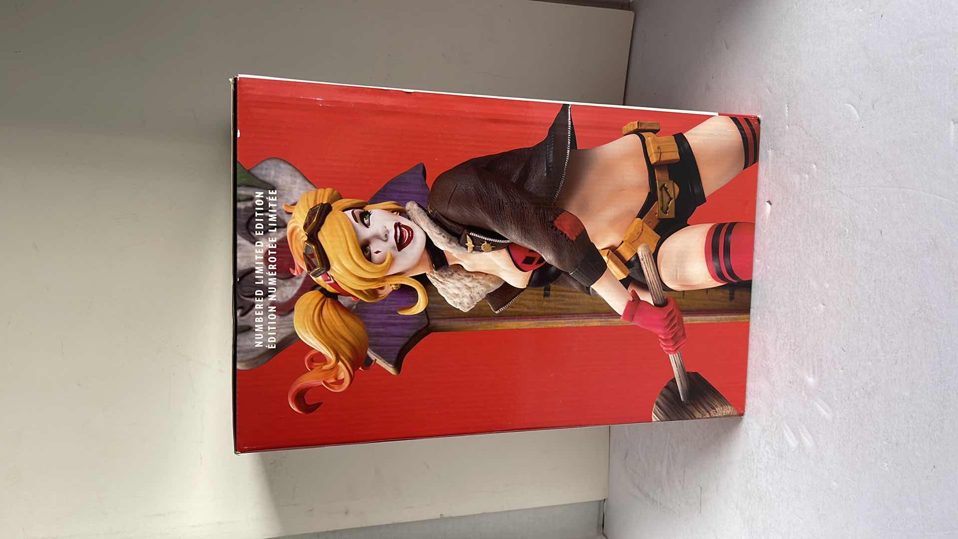 Photo 2 of NIB DC BOMBSHELLS HARLEY QUINN DELUXE STATUE VERSION 2 MSRP $250