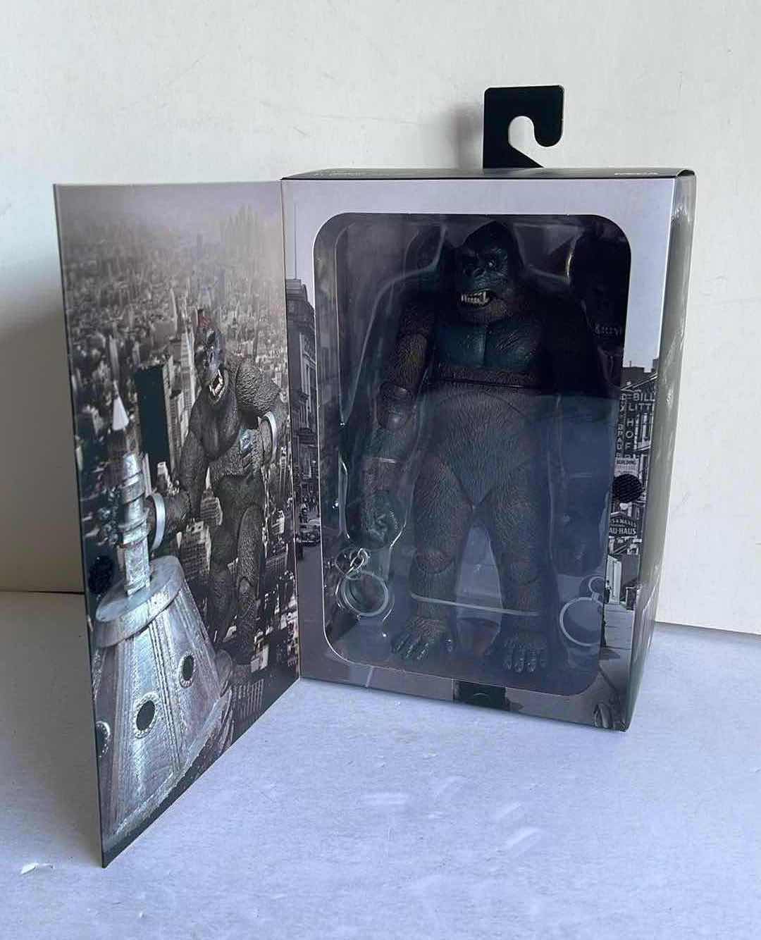 Photo 3 of NIB NECA KING KONG FIGRE WITH ACCESSORIES MSRP $24.99