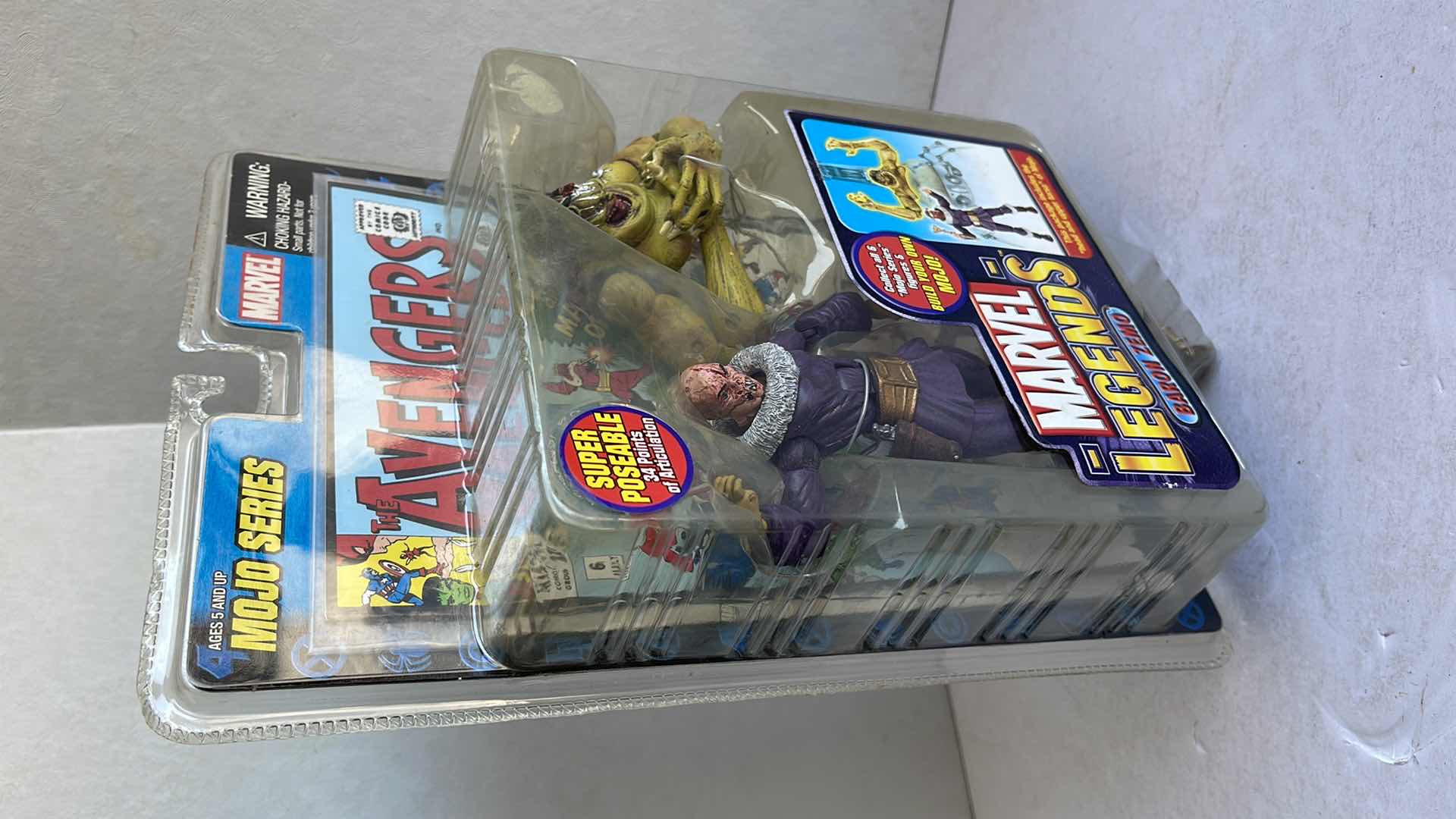 Photo 4 of NIB 2006 MARVEL LEGENDS BARON ZEMO MOJO SERIES WITH THE AVENGERS COMIC MSRP $39.99