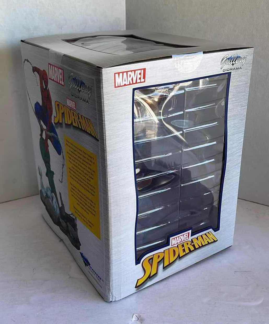 Photo 3 of NIB GALLERY DIORAMA MARVEL SPIDER-MAN PVC DIORAMA MSRP $70