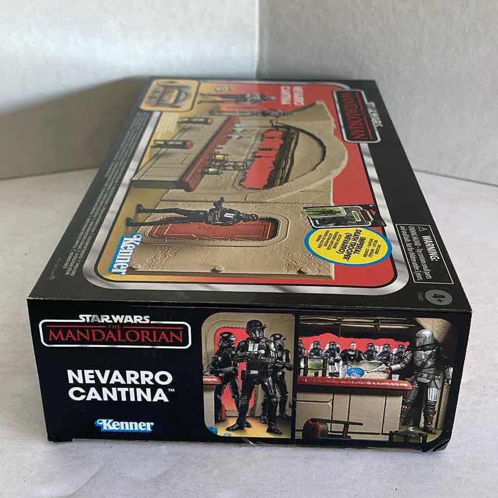 Photo 3 of NIB KENNER STAR WARS THE MANDALORIAN NEVARRO CANTINA MSRP $40