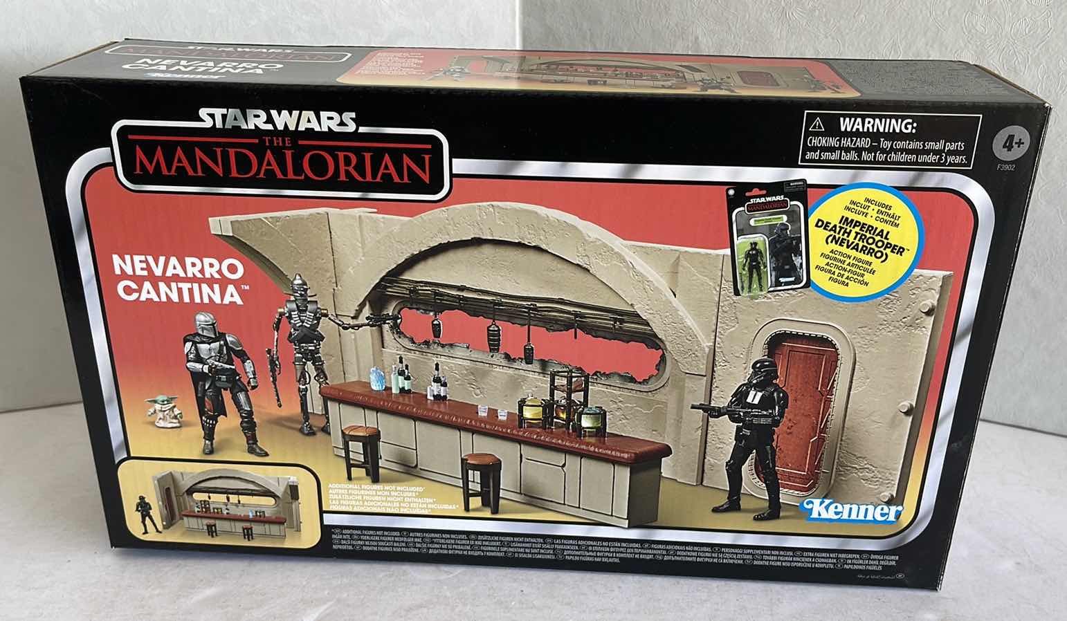 Photo 1 of NIB KENNER STAR WARS THE MANDALORIAN NEVARRO CANTINA MSRP $40