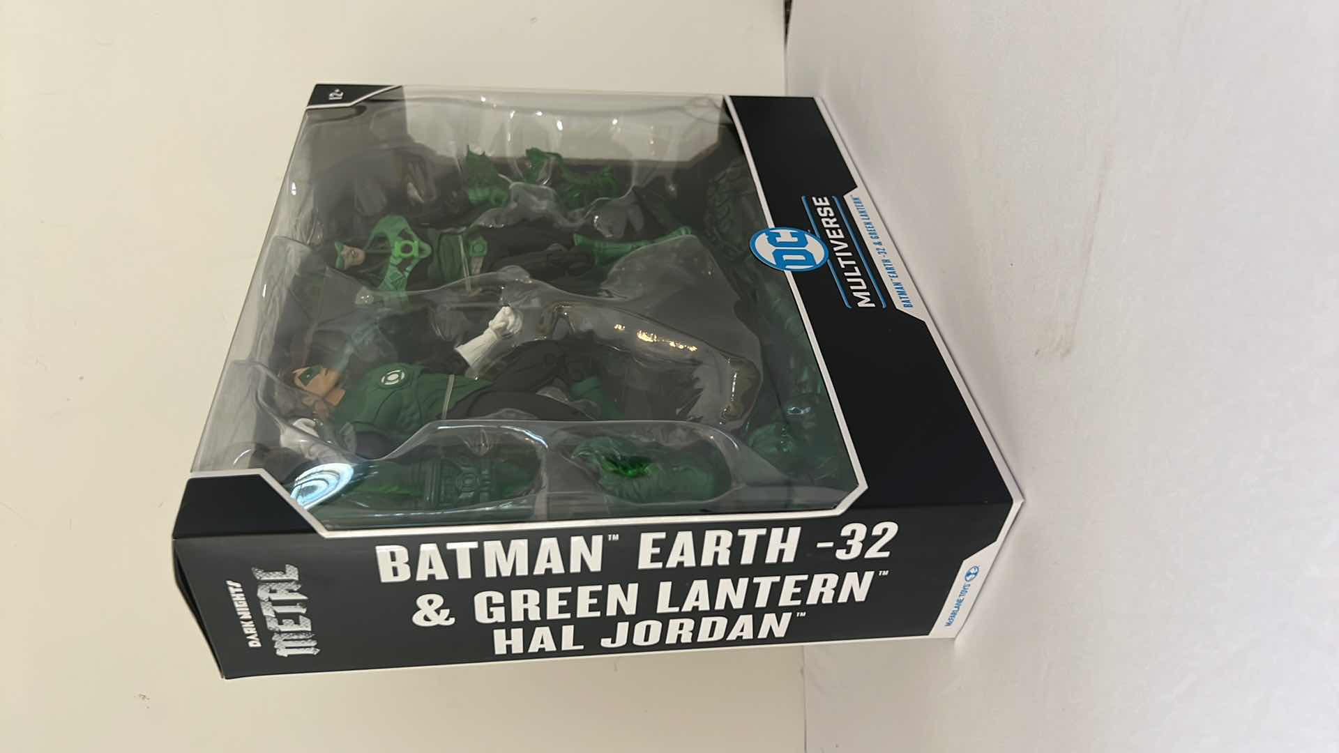 Photo 3 of NIB DC MULTIVERSE "BATMAN EARTH -32 & GREEN LANTERN " ACTION FIGURE MSRP $68