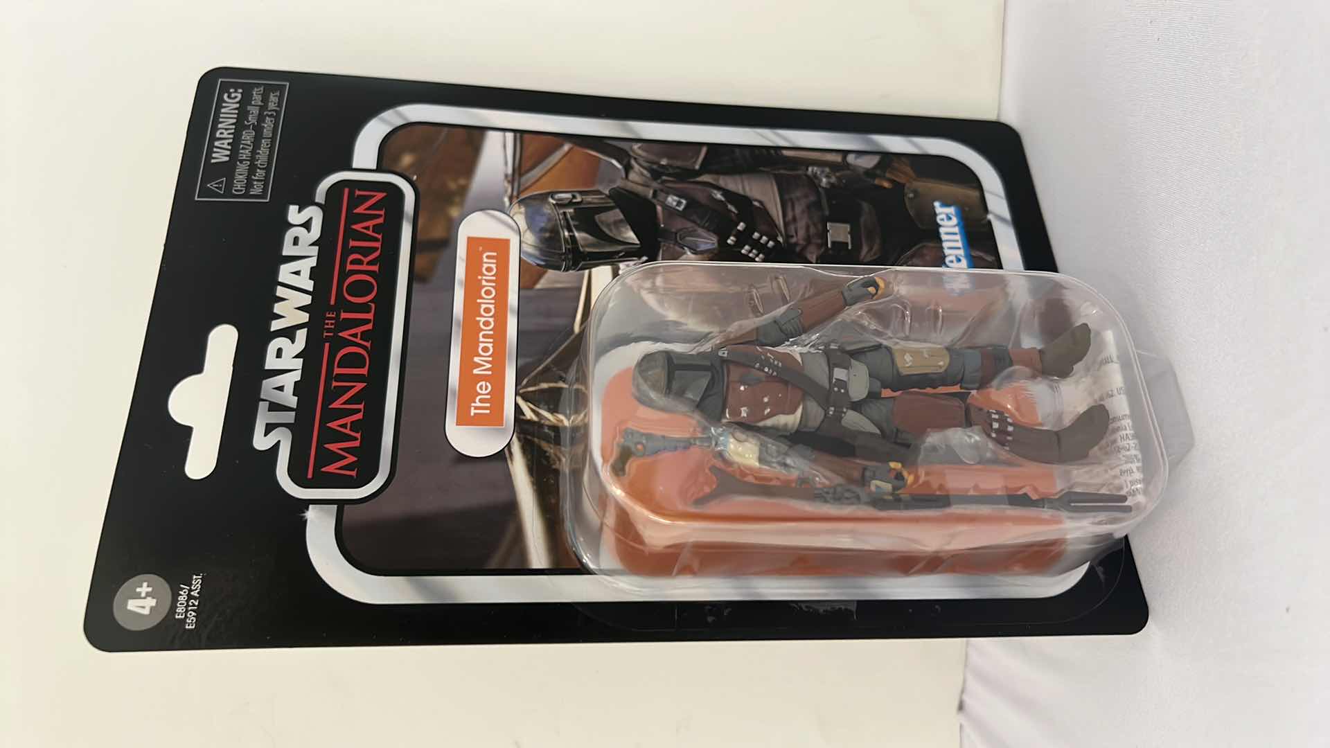 Photo 3 of NEW KENNER STAR WARS "THE MANDALORIAN" ACTION FIGURE MSRP $20