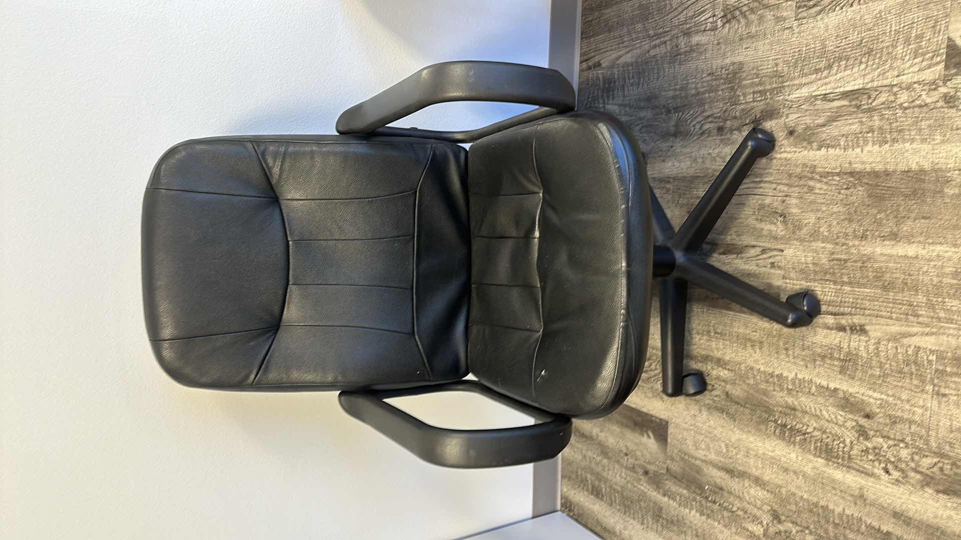 Photo 1 of BLACK SWIVEL OFFICE CHAIR 