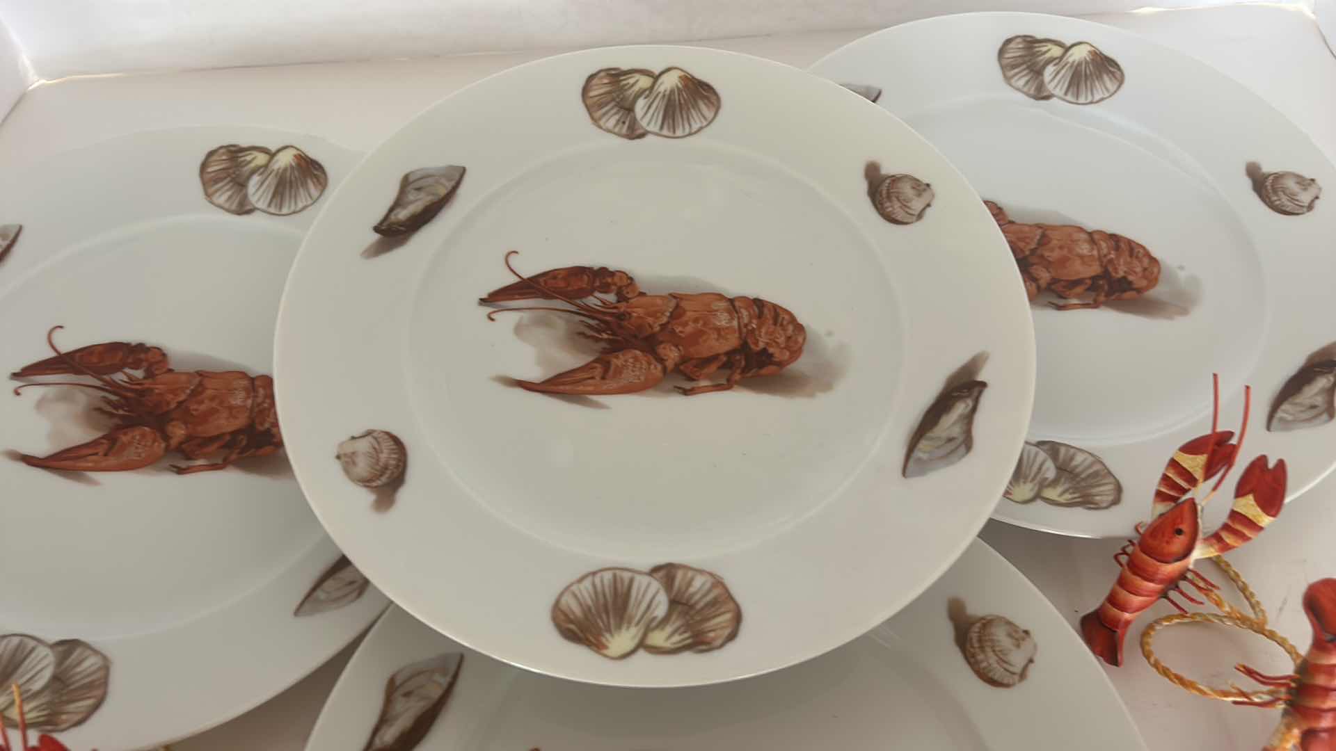 Photo 3 of 4 LOBSTER KUBA PORCELAIN BAVARIA GERMANY PLATES AND 12 LOBSTER NAPKIN RINGS 1 is BROKEN