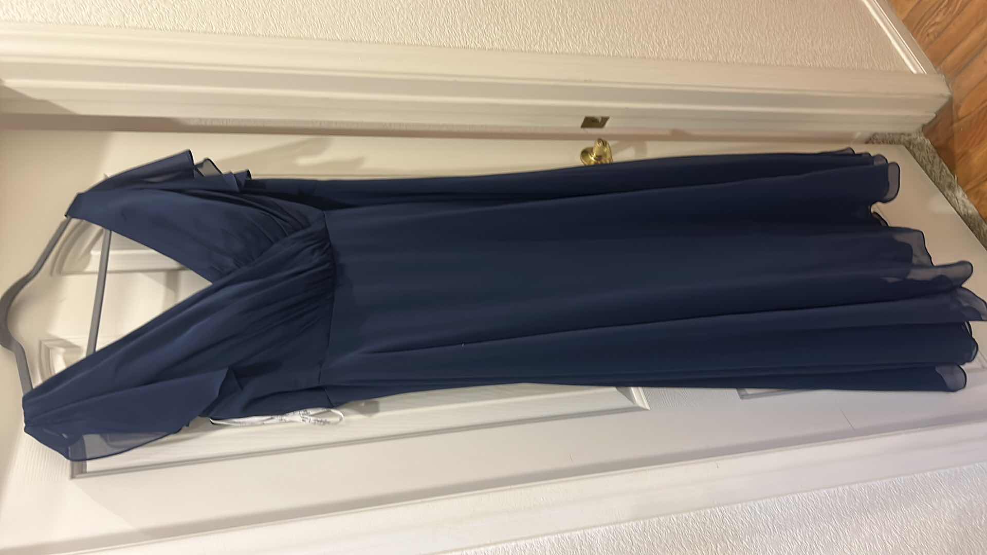 Photo 6 of WOMENS FORMAL FLOOR LENGTH GOWN SIZE 18