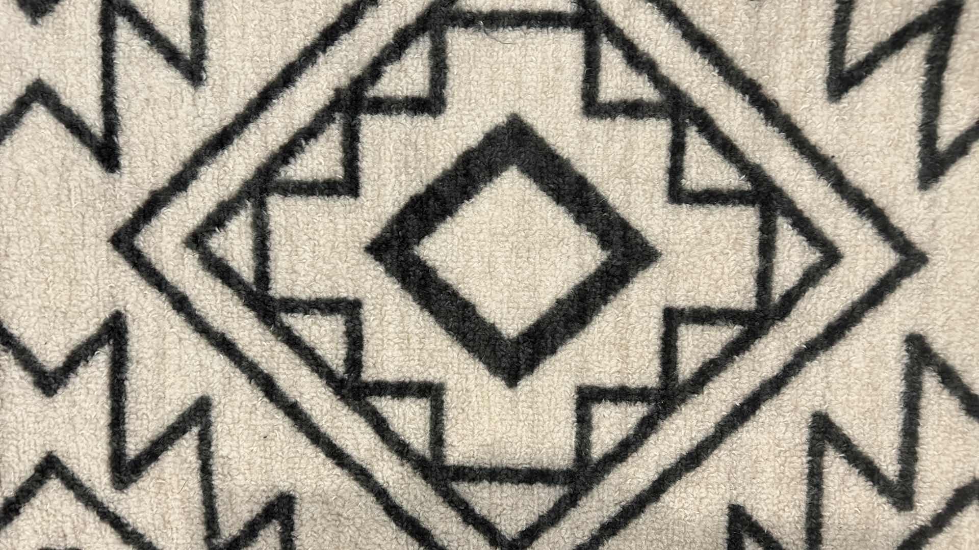Photo 3 of OFF-WHITE AND BLACK AREA RUG 7‘ x 10‘