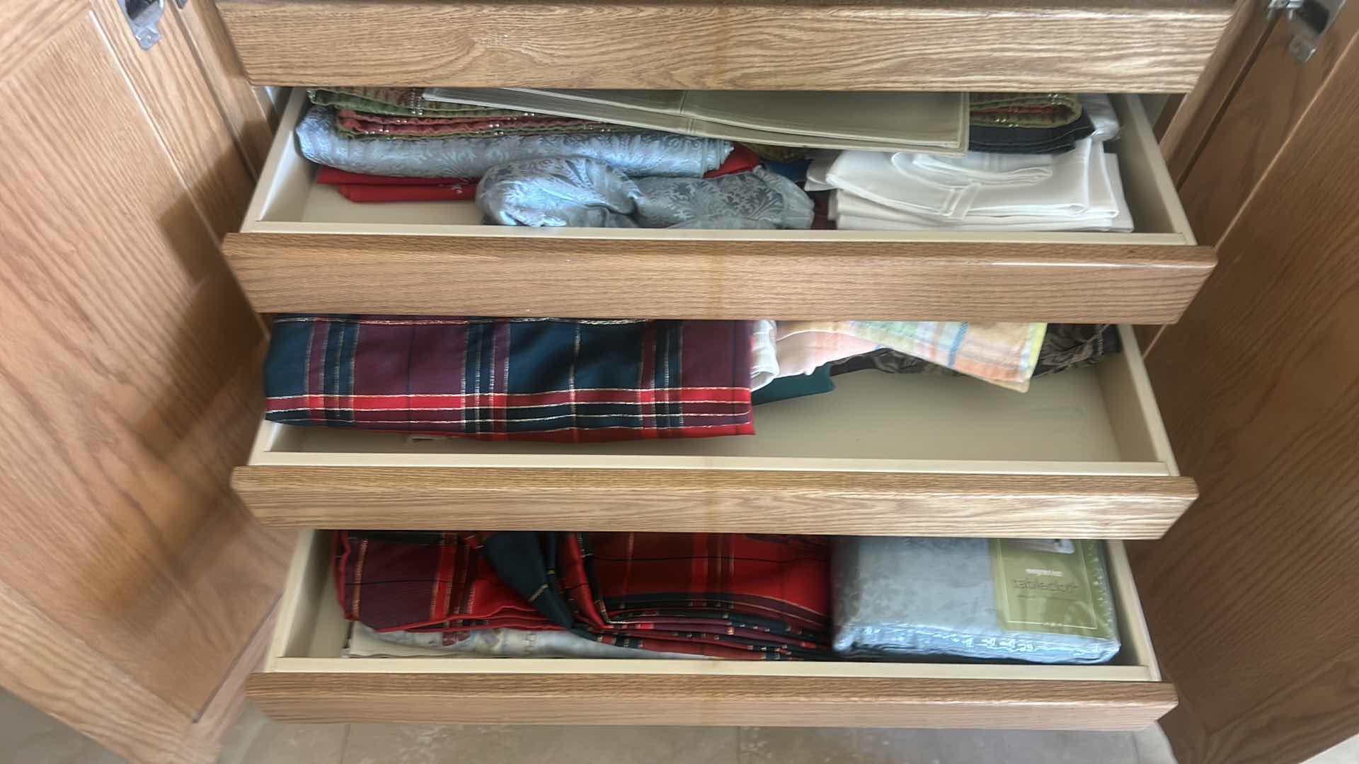 Photo 1 of 3 DRAWERS - TABLE CLOTHES AND MORE