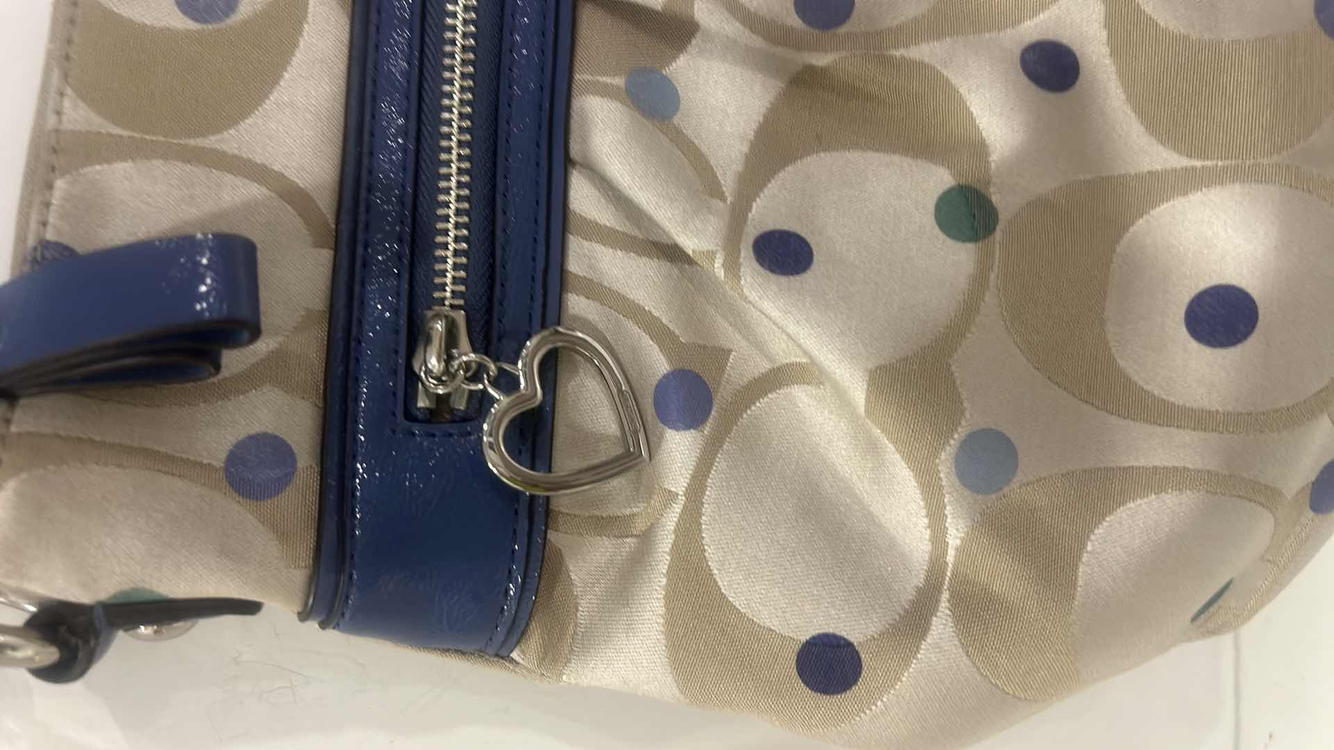 Photo 4 of COACH LADIES HANDBAG