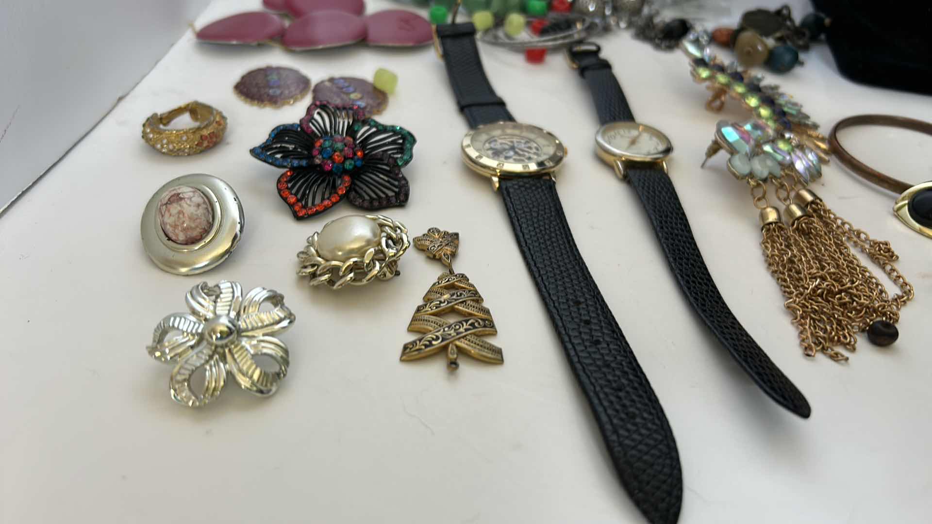 Photo 4 of COSTUME JEWELRY PIECES - 2 WATCHES, JEWELRY MAKING PIECES AND MORE