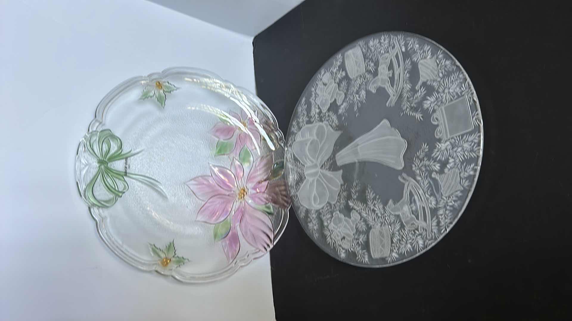 Photo 4 of 2 ROUND GLASS/CRYSTAL SERVING PLATES - CHRISTMAS  14.5” ROUND