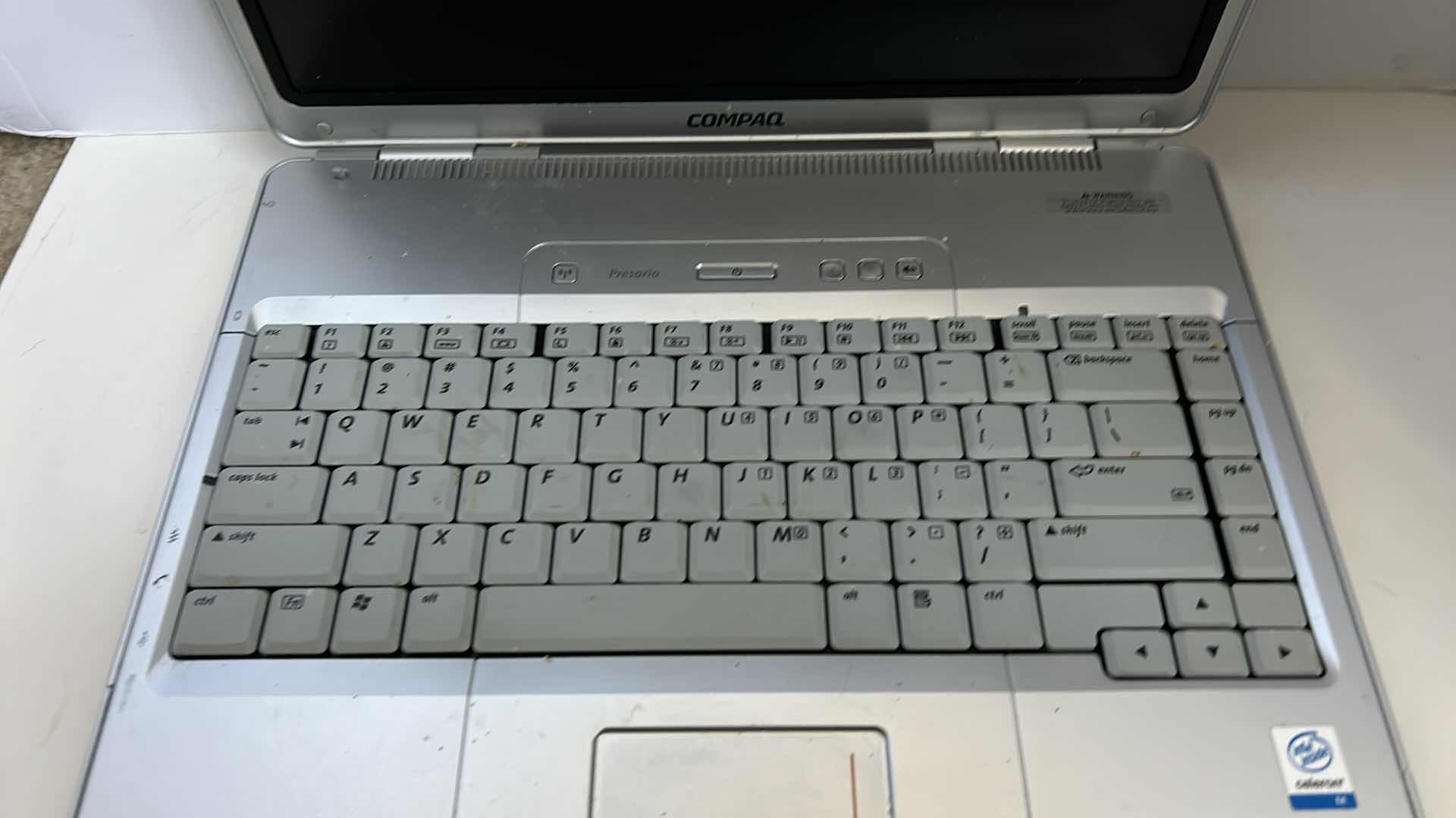 Photo 2 of COMPAQ LAPTOP COMPUTER