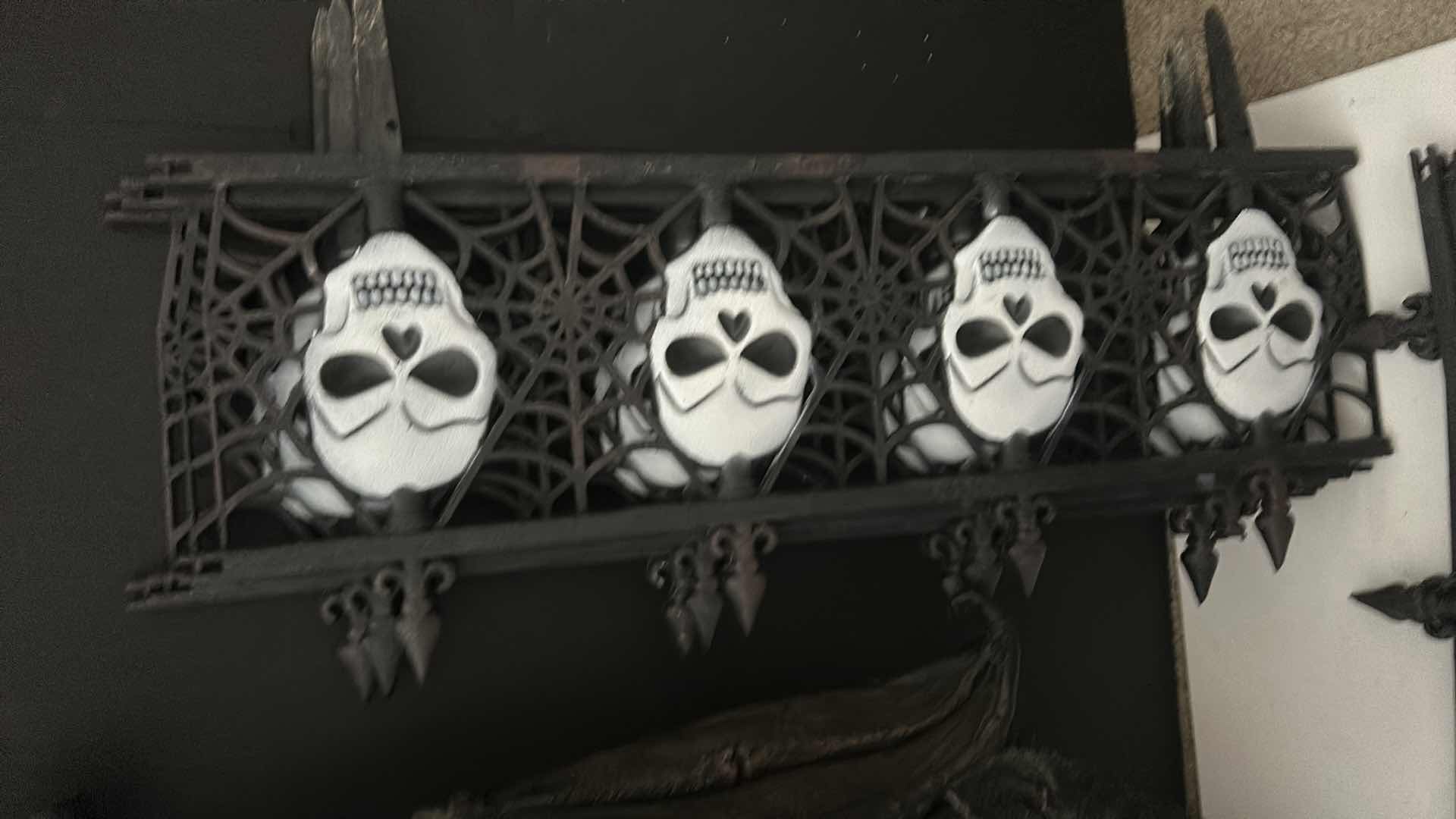 Photo 4 of HALLOWEEN DECOR