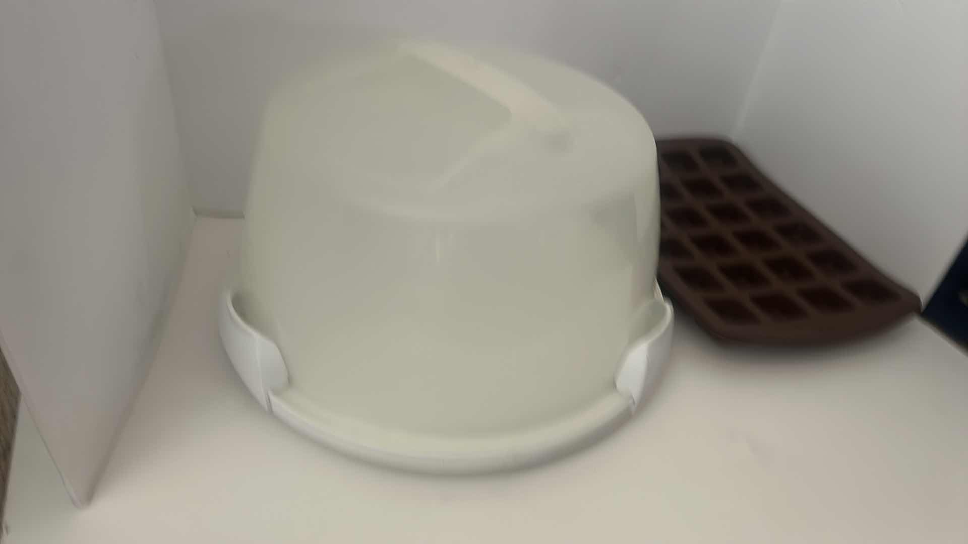 Photo 5 of KITCHEN ACCESSORIES CAKE SAVER AND MOLDS