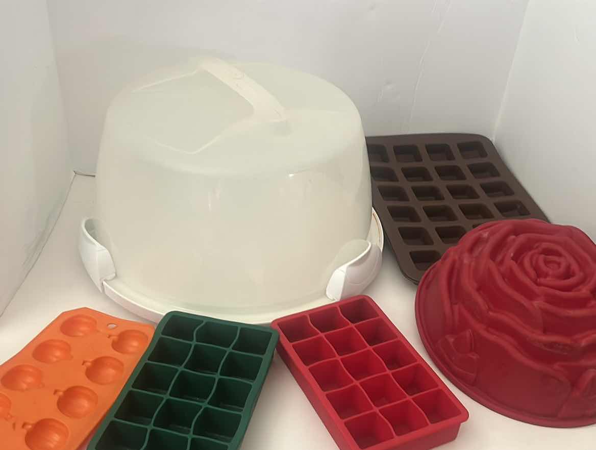 Photo 1 of KITCHEN ACCESSORIES CAKE SAVER AND MOLDS