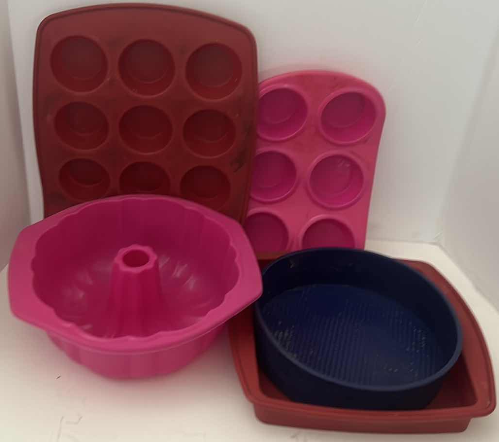 Photo 1 of KITCHEN ACCESSORIES - SILICONE MOLDS & FLEXIBLE CUTTING BOARDS