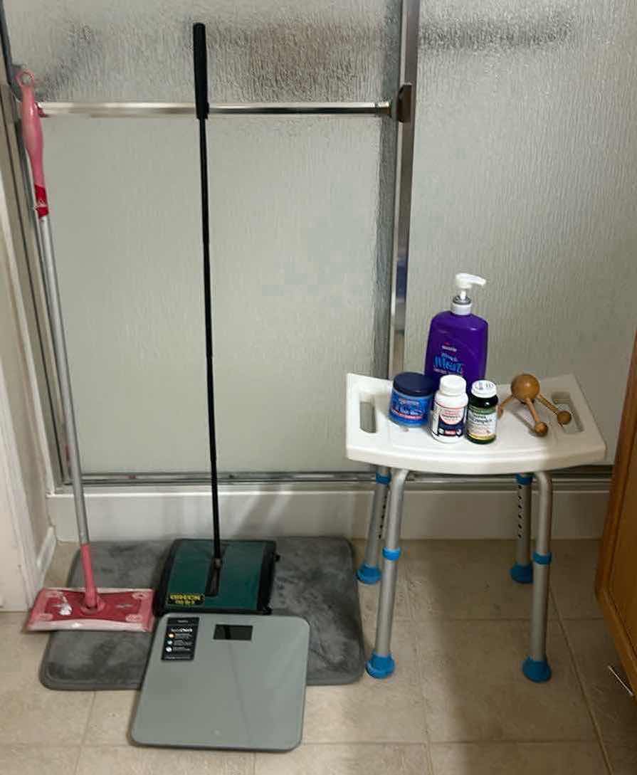 Photo 1 of BATHROOM SCALE, MAT, ORECK, SUPPLEMENTS