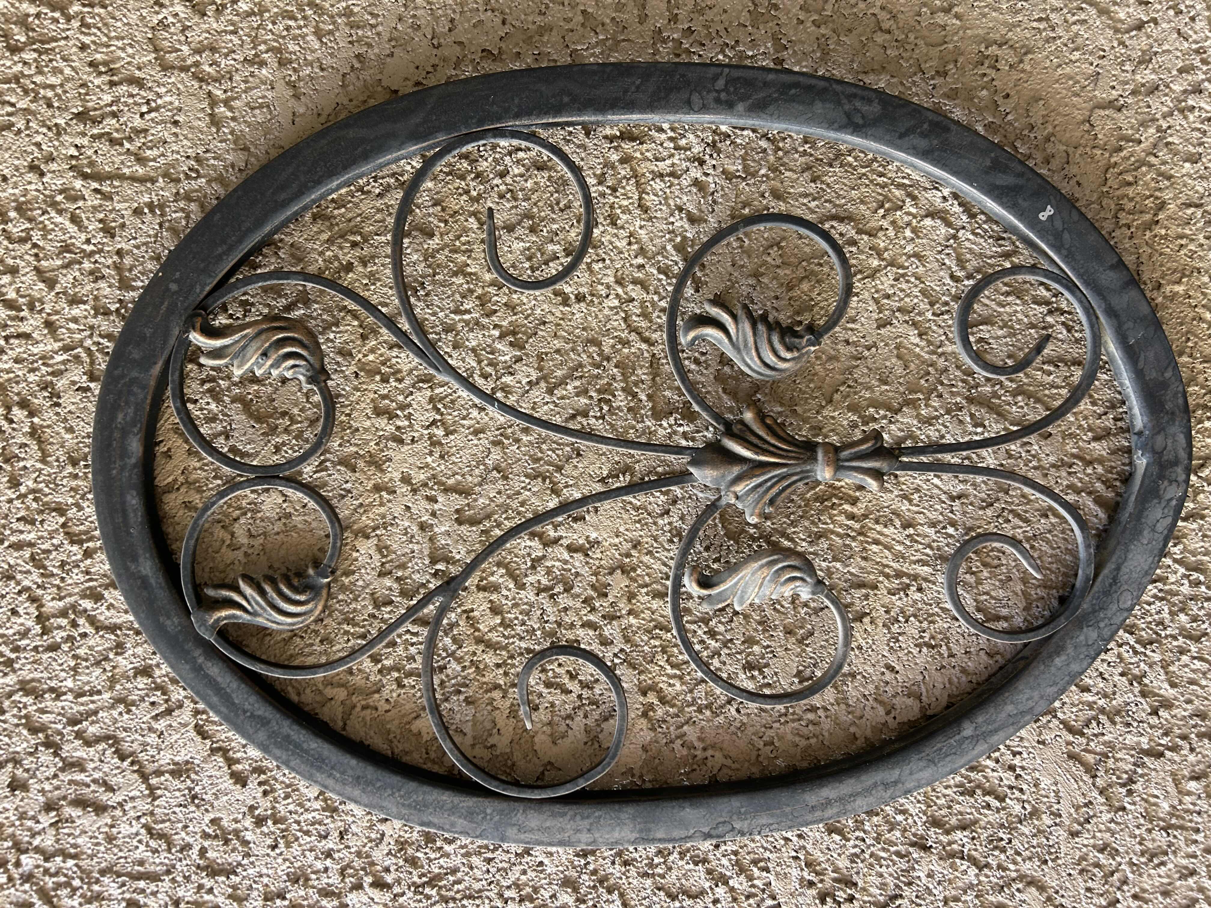 Photo 2 of METAL WALL DECOR 14 1/2“ x 20“