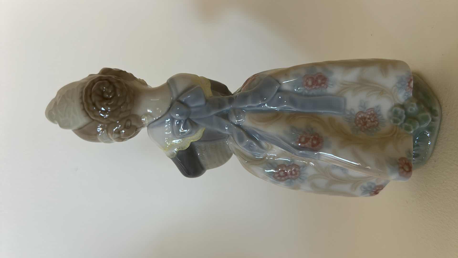 Photo 3 of LLADDO H7” GIRL FROM VALENCIA WITH ORANGES $300