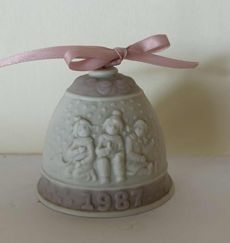 Photo 1 of LLADRO 1987 CHRISTMAS BELL H3”