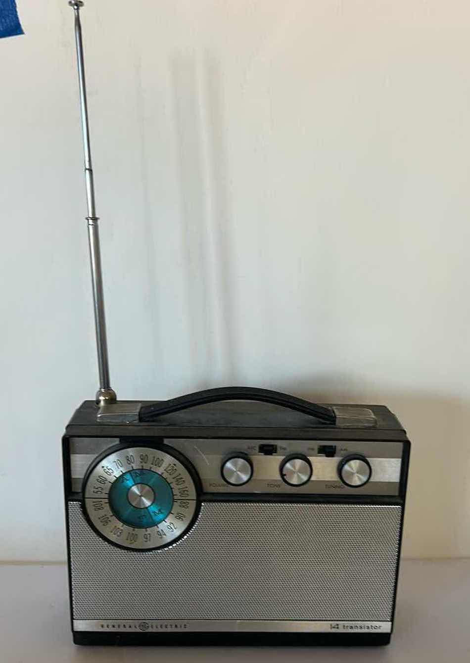 Photo 3 of VINTAGE GENERAL ELECTRIC TRANSISTOR RADIO