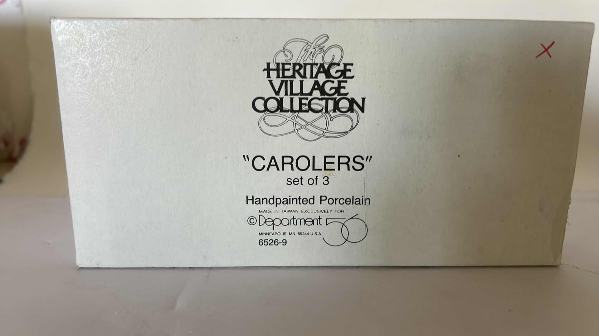 Photo 3 of 3 DEPT 56 - HERITAGE VILLAGE COLLECTION  $70 CHRISTMAS COLLECTIBLES