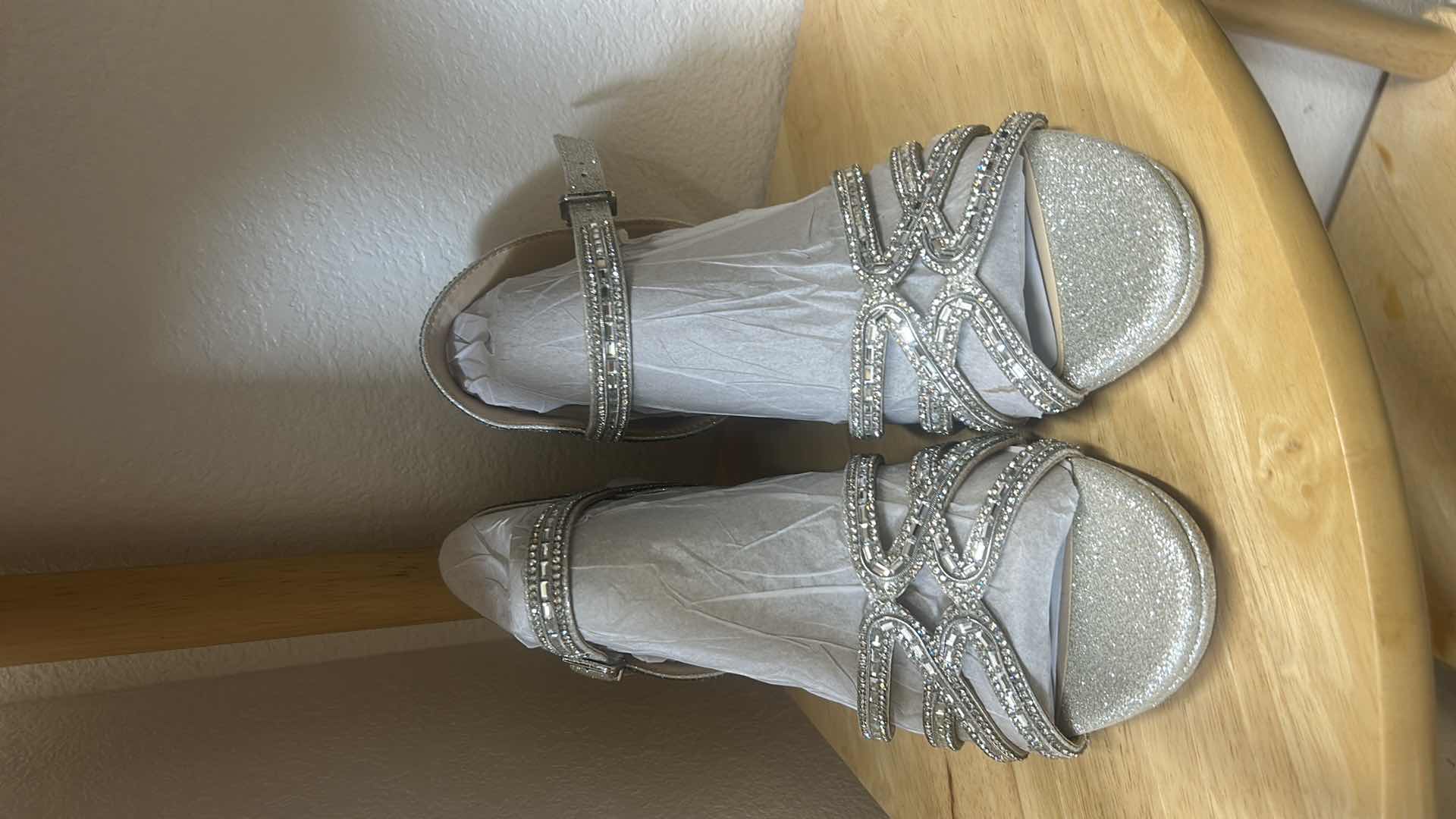 Photo 3 of WOMENS NEW ALEX MARIE MAKIRA SILVER SHOES SIZE 8.5w