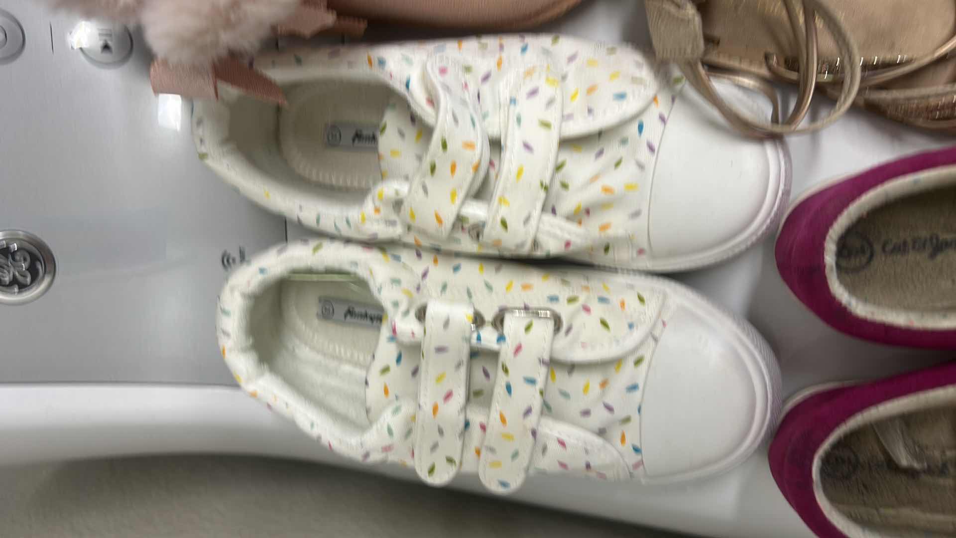 Photo 1 of 8 PAIRS OF CHILDRENS SHOES - VARIOUS SIZES