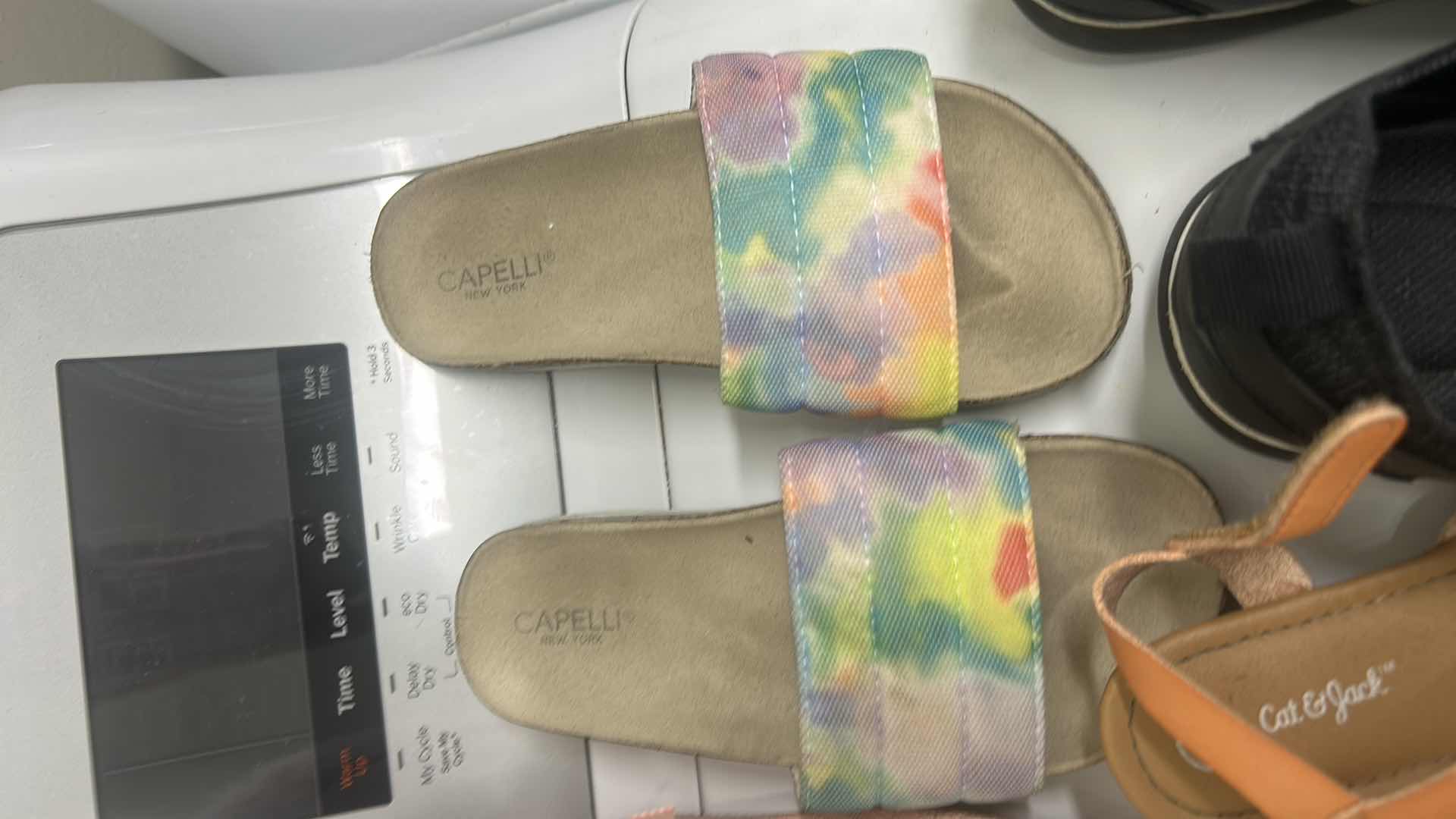 Photo 1 of 8 PAIRS OF CHILDRENS SHOES - VARIOUS SIZES