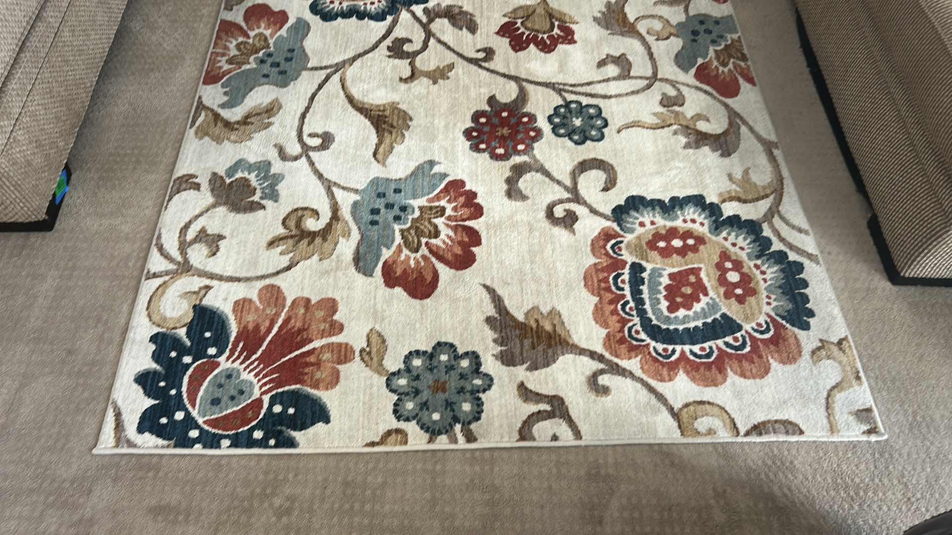 Photo 1 of MOHAWK HOME GRACELAND FLORAL AREA RUG 63” x 95”