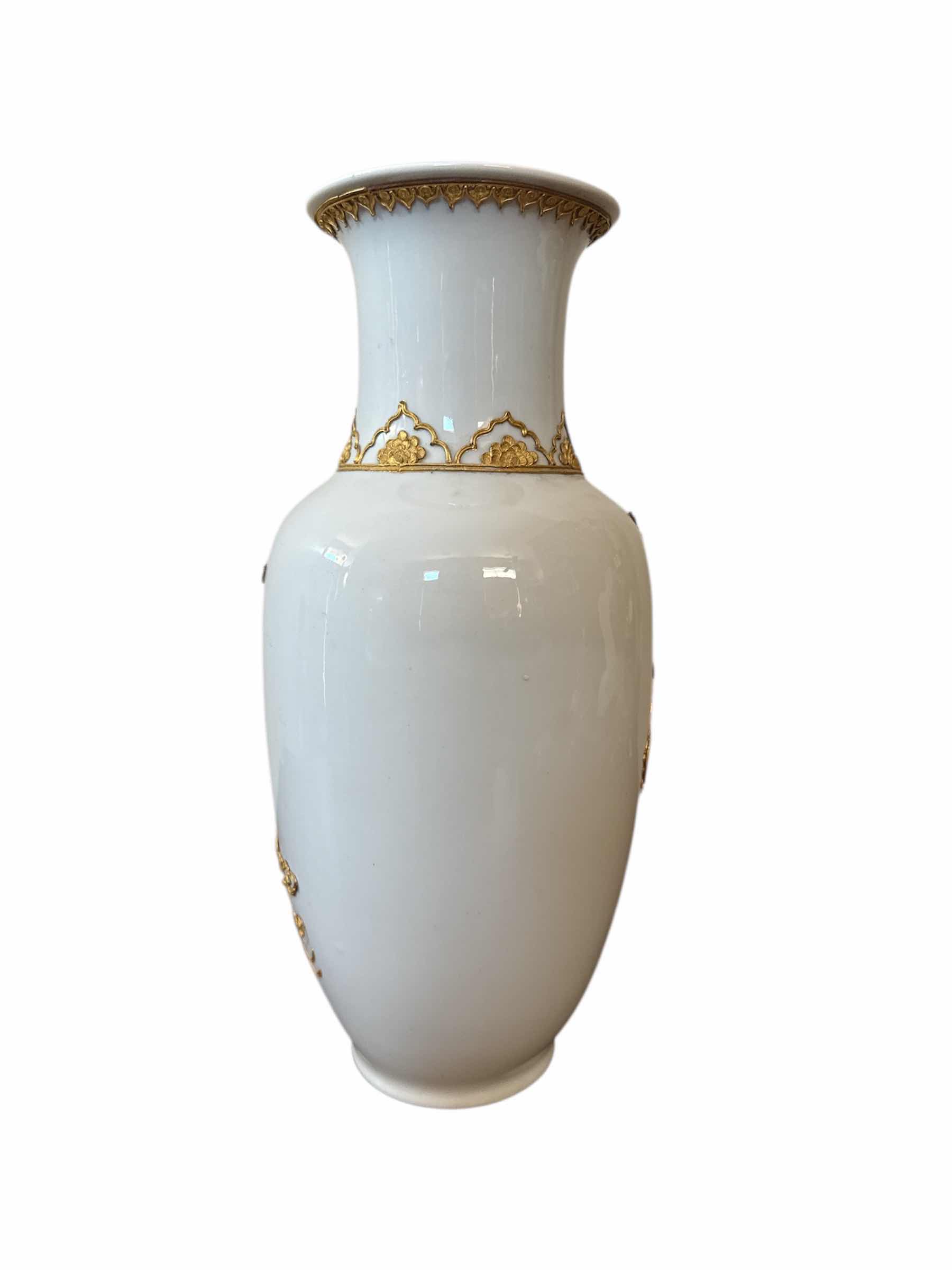 Photo 1 of VINTAGE HANDCRAFTED BLAC DE CHINE WITH 24K PORCELAIN VASE

H12”