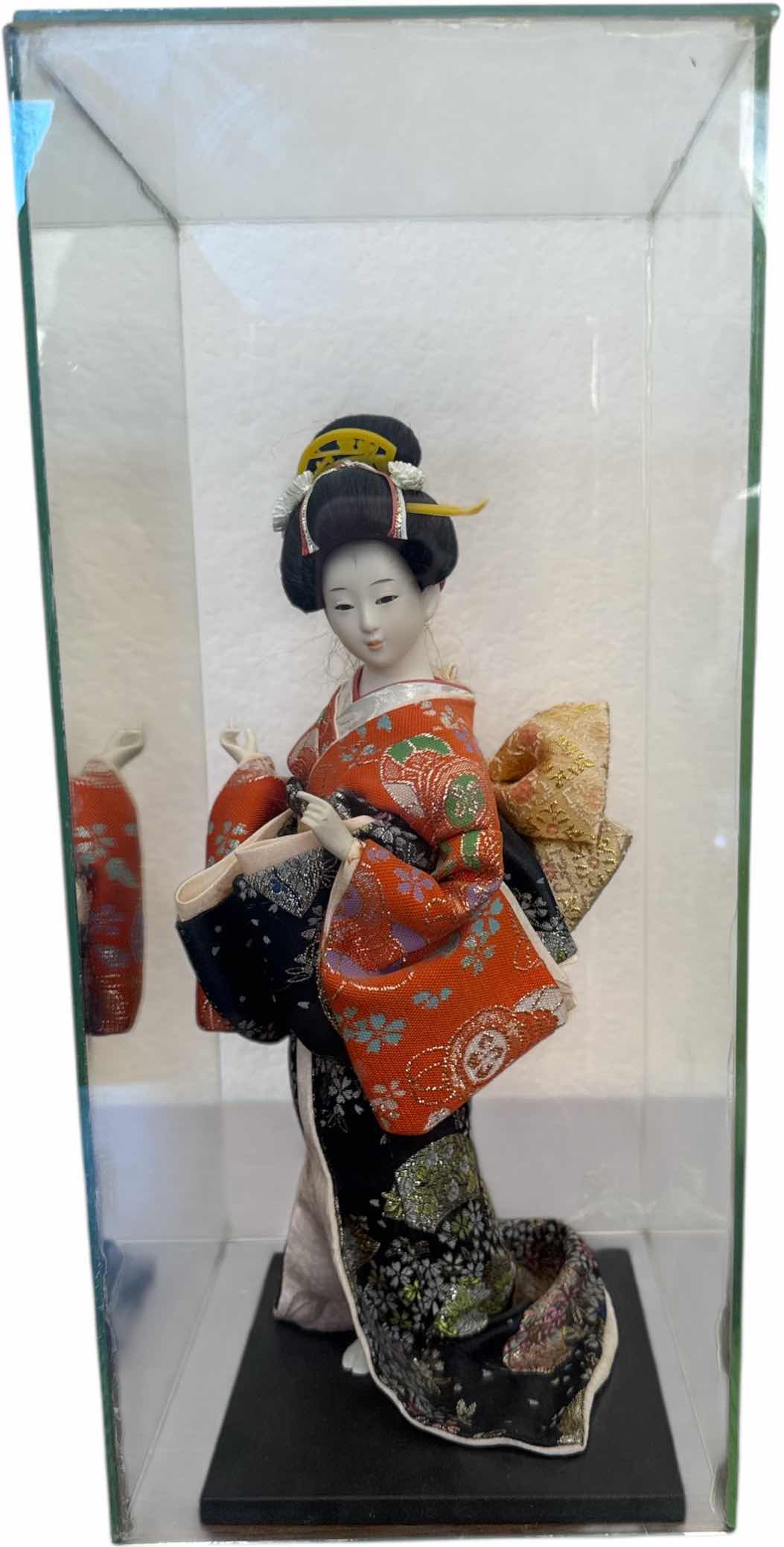 Photo 1 of VINTAGE JAPANESE GEISHA DOLL IN GLASS CASE 

6.75” X 6.75” X H14”